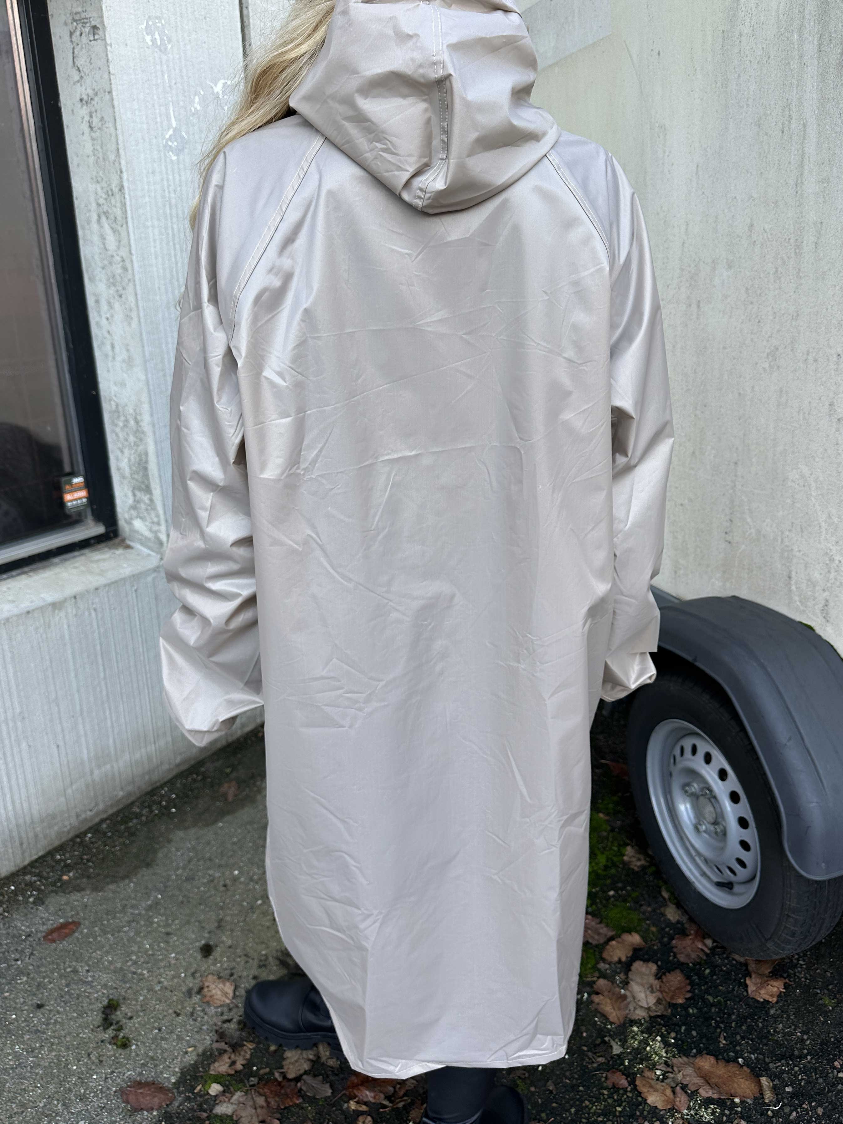 Reina - Regnjakke med hætte