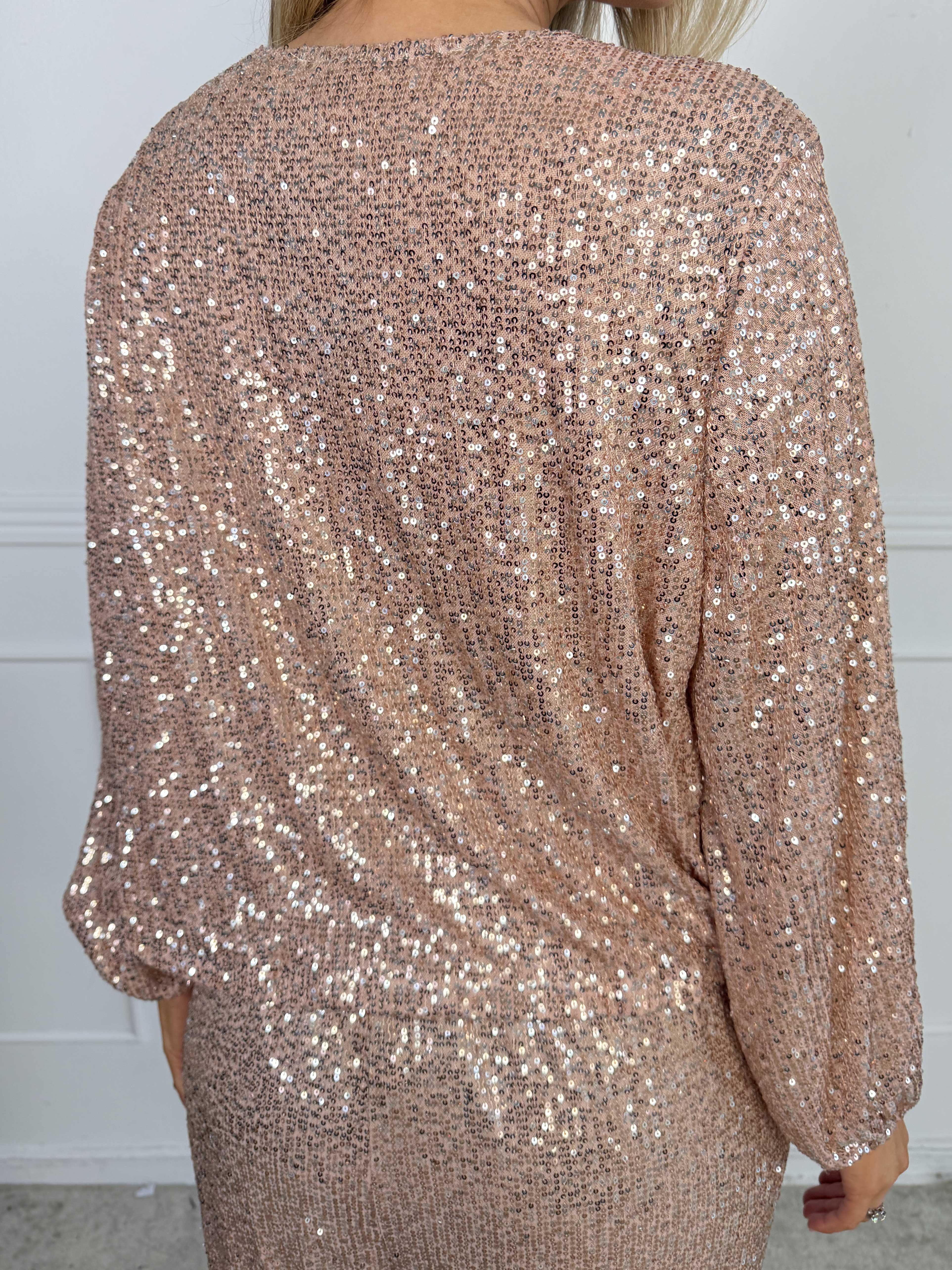Paige - Plus size pailletcardigan med flotte slåede knapper