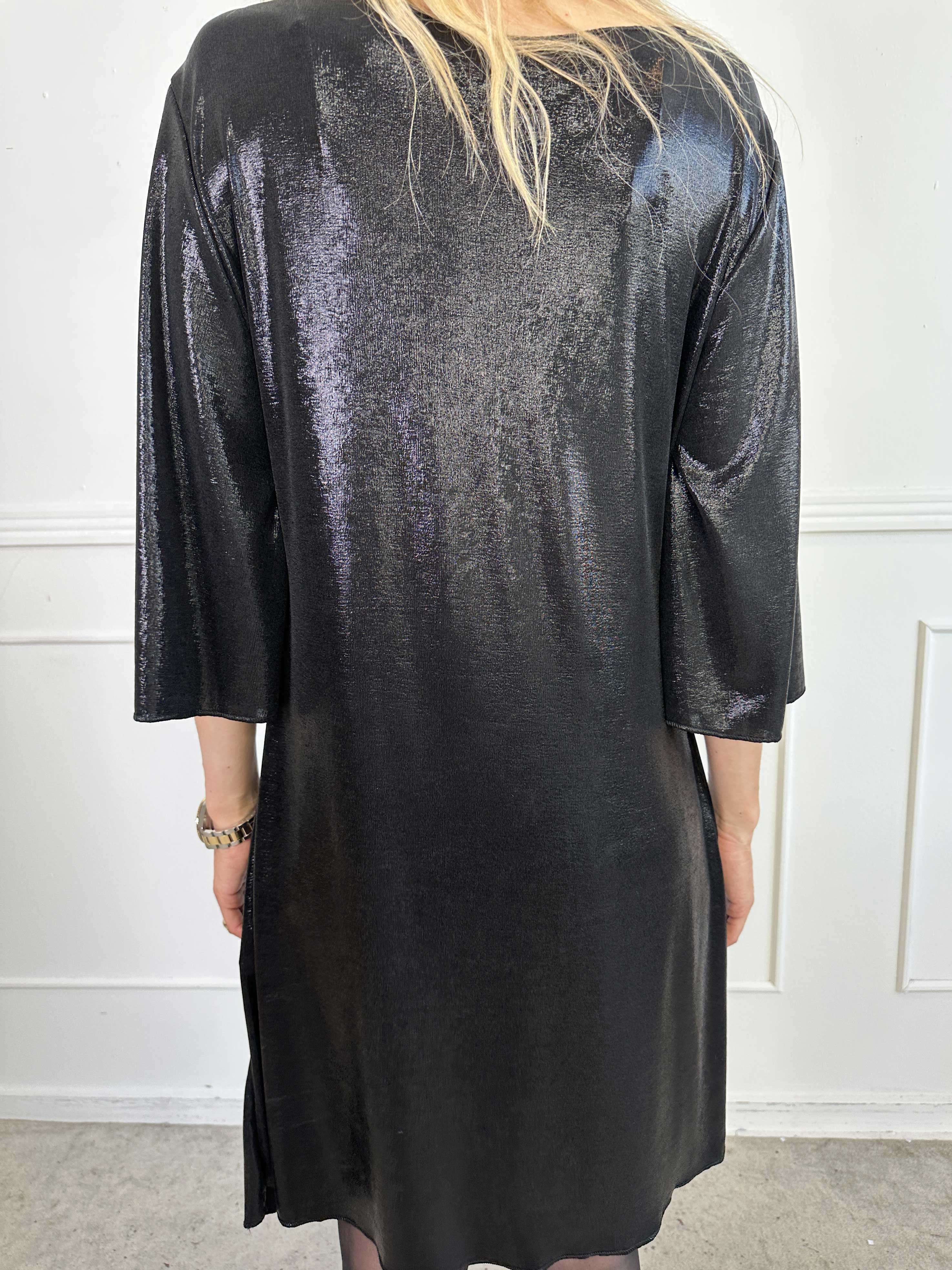 Roxy - Kjole i shiny materiale med elegant knudedetalje