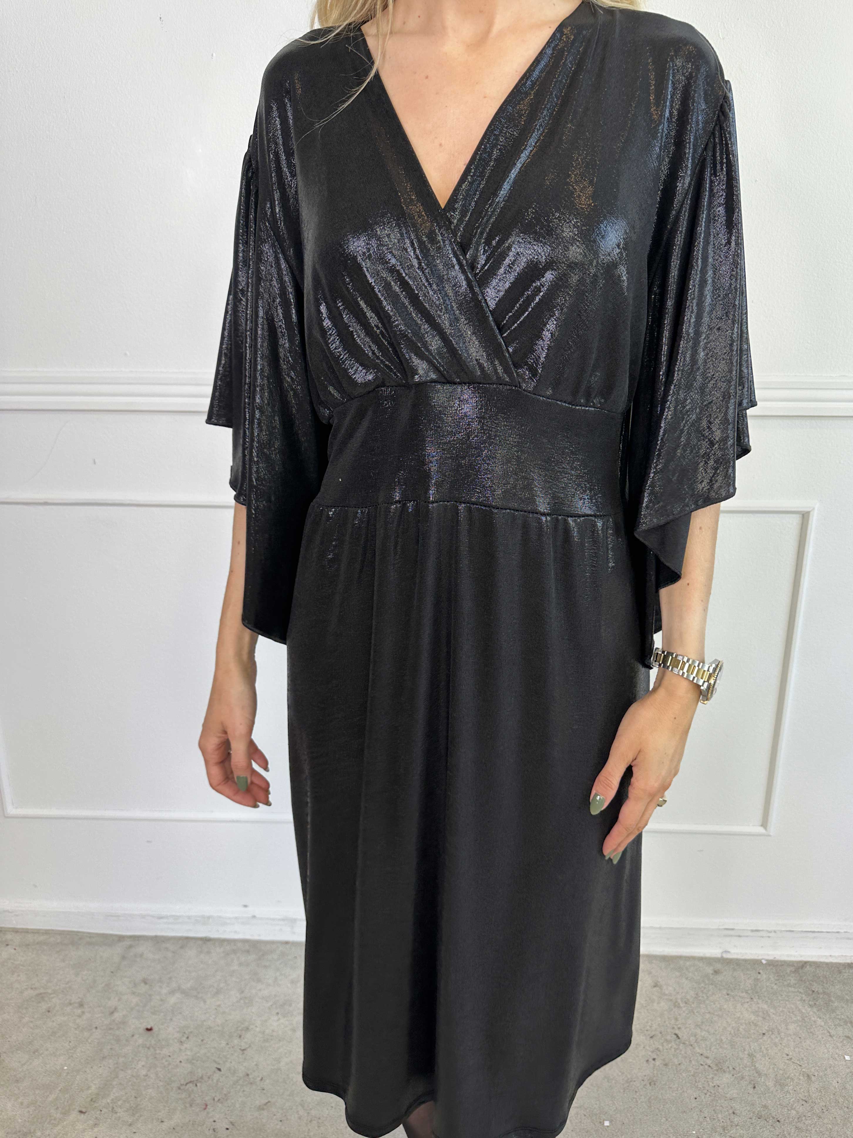 Safi - Elegant kjole shiny materiale med søde ærmer