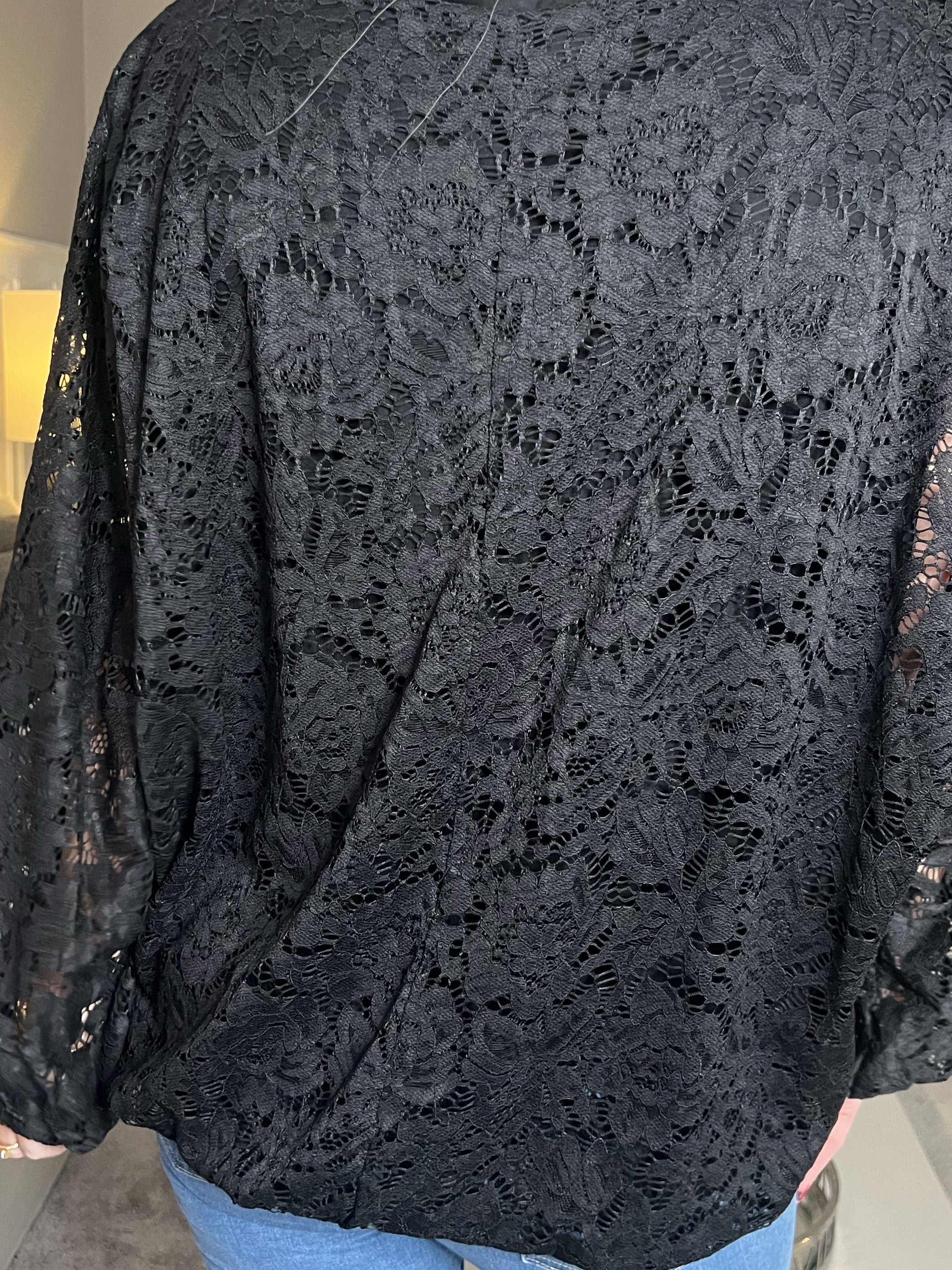 Destiny Lace - Bluse i blonde med flagermusærmer