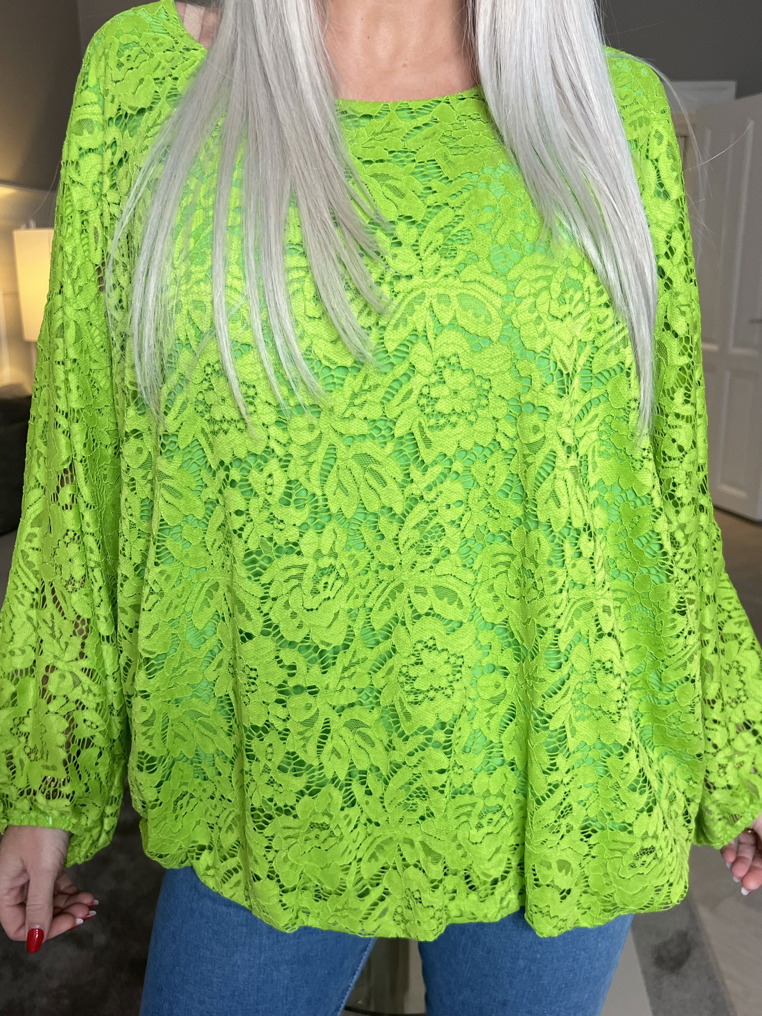 Destiny Lace - Bluse i blonde med flagermusærmer