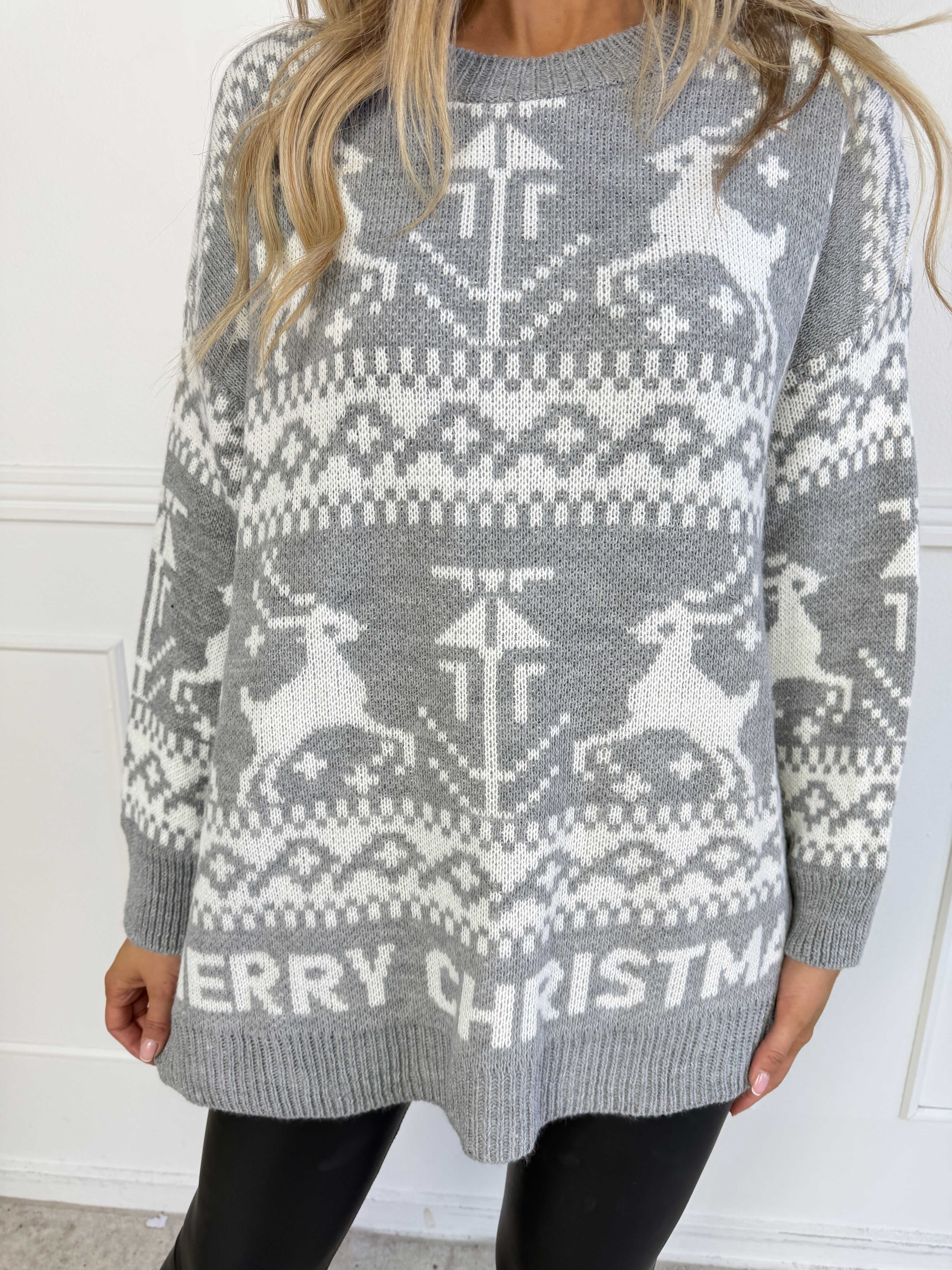 Jingle - Plus size julestrik med fine rensdyr og teksten “MERRY CHRISTMAS”