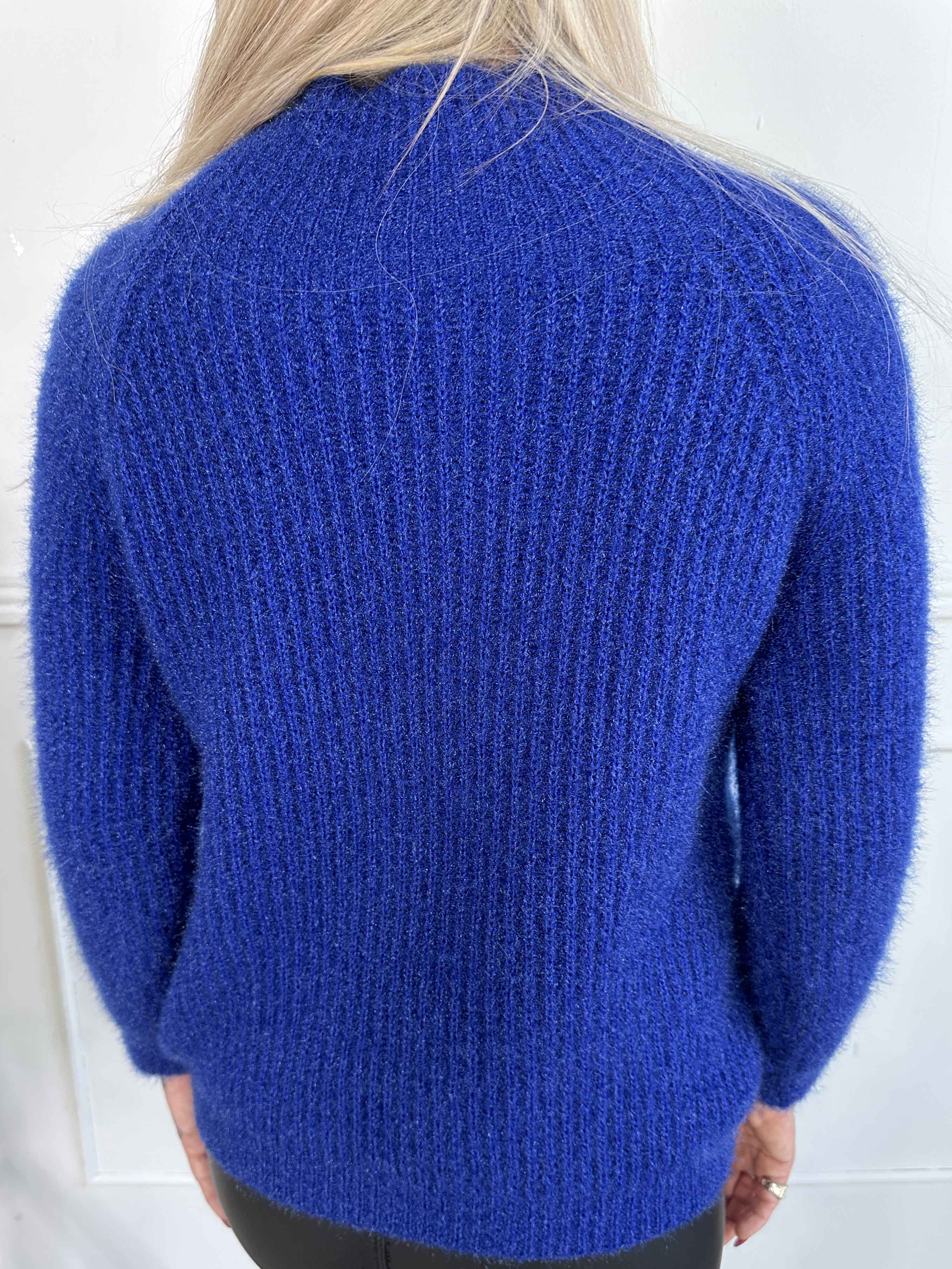 Tara - Fluffy striktrøje med høj hals