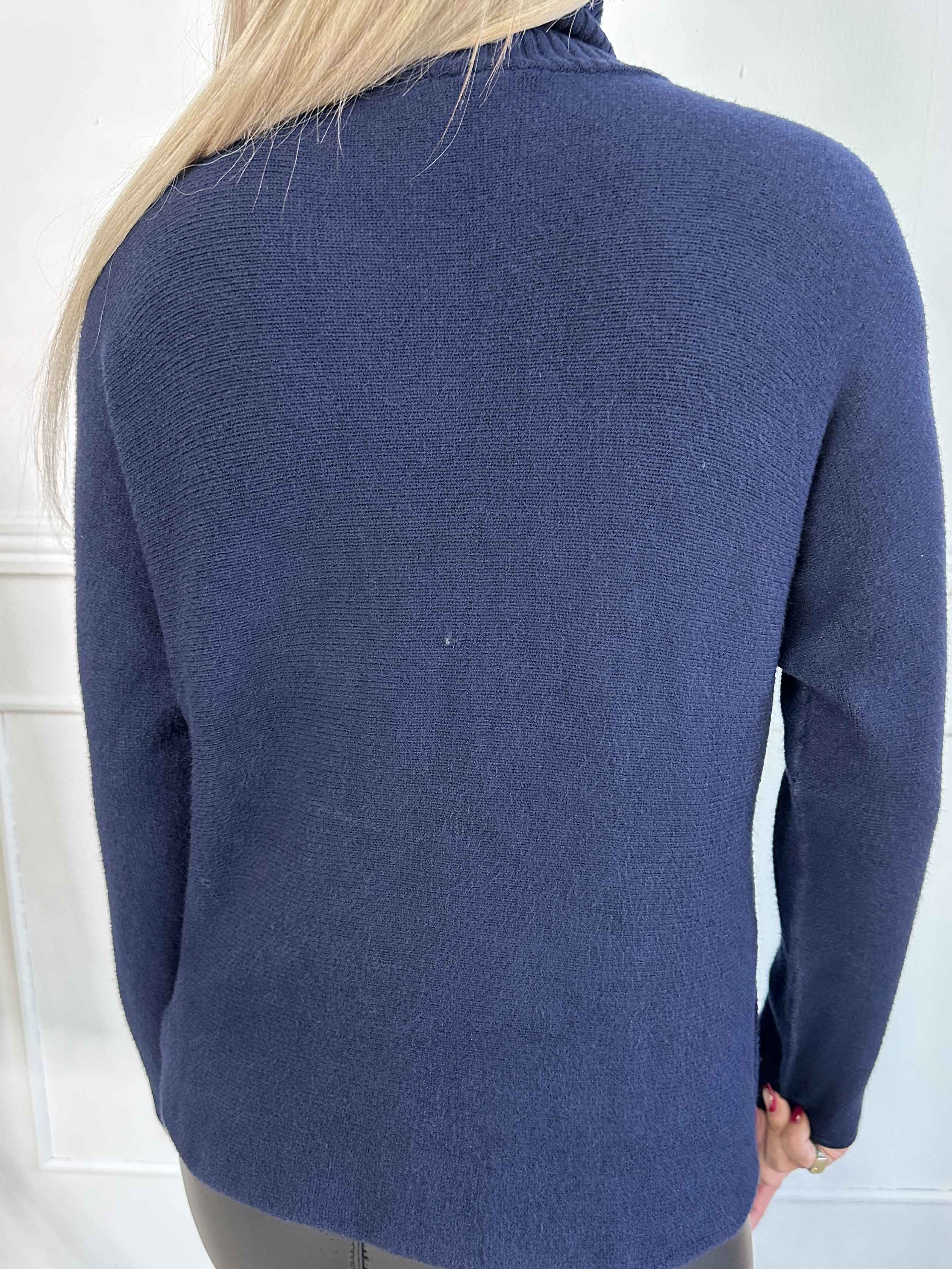 Sasha - Blød og simpel strikbluse med rullekrave