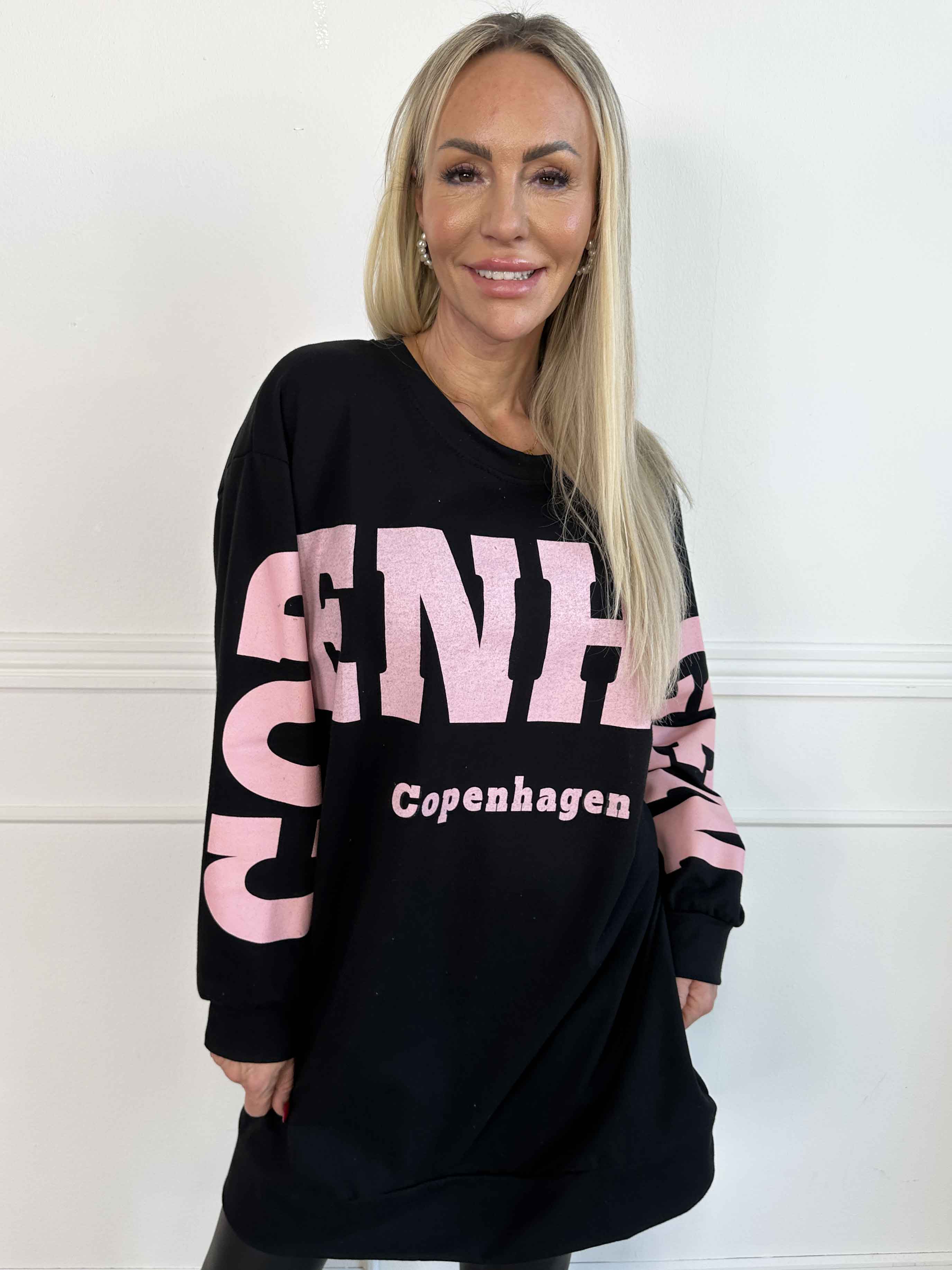 Claudine - Joggingkjole i bomuld med COPENHAGEN tekst