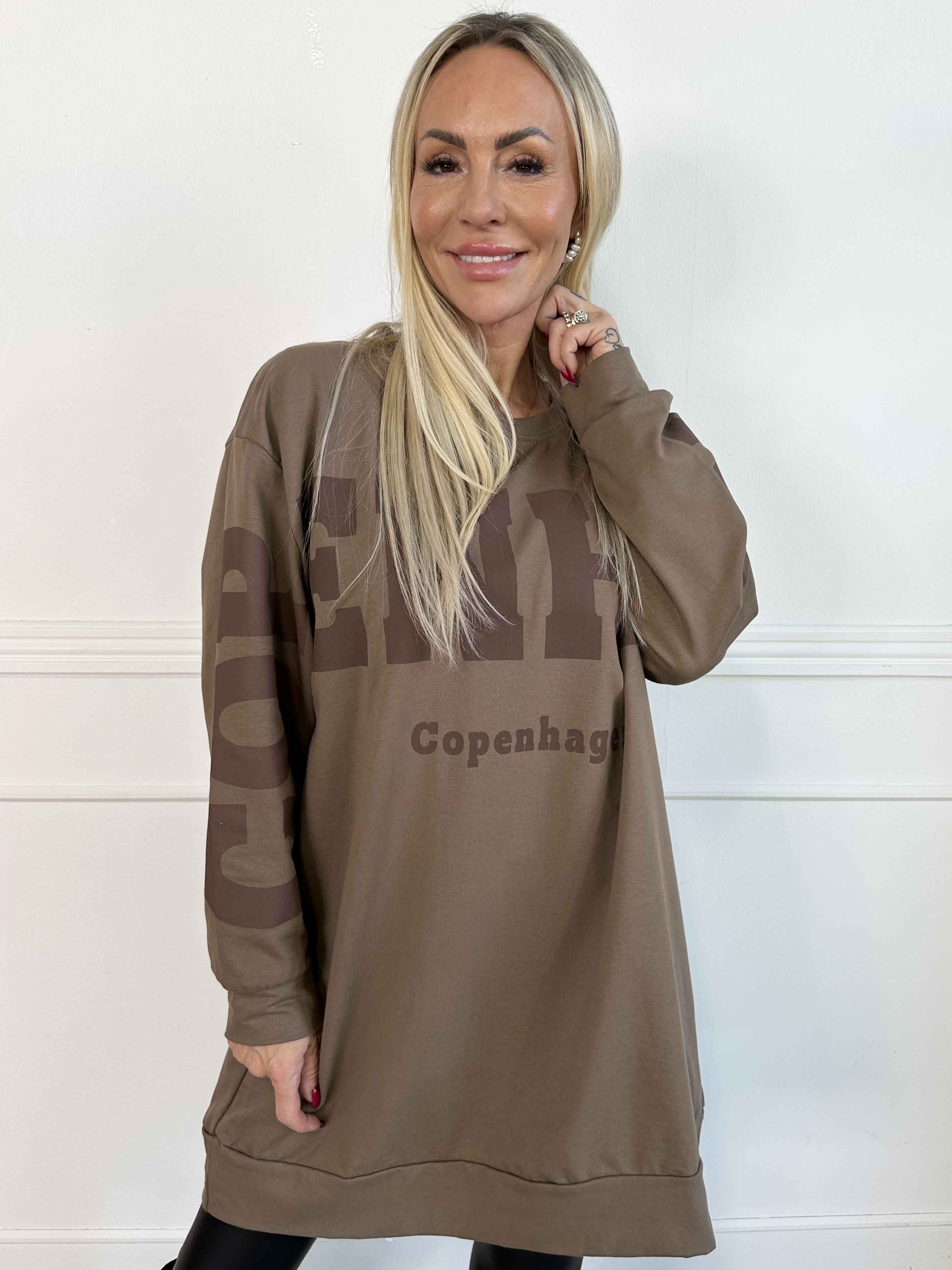 Claudine - Joggingkjole i bomuld med COPENHAGEN tekst