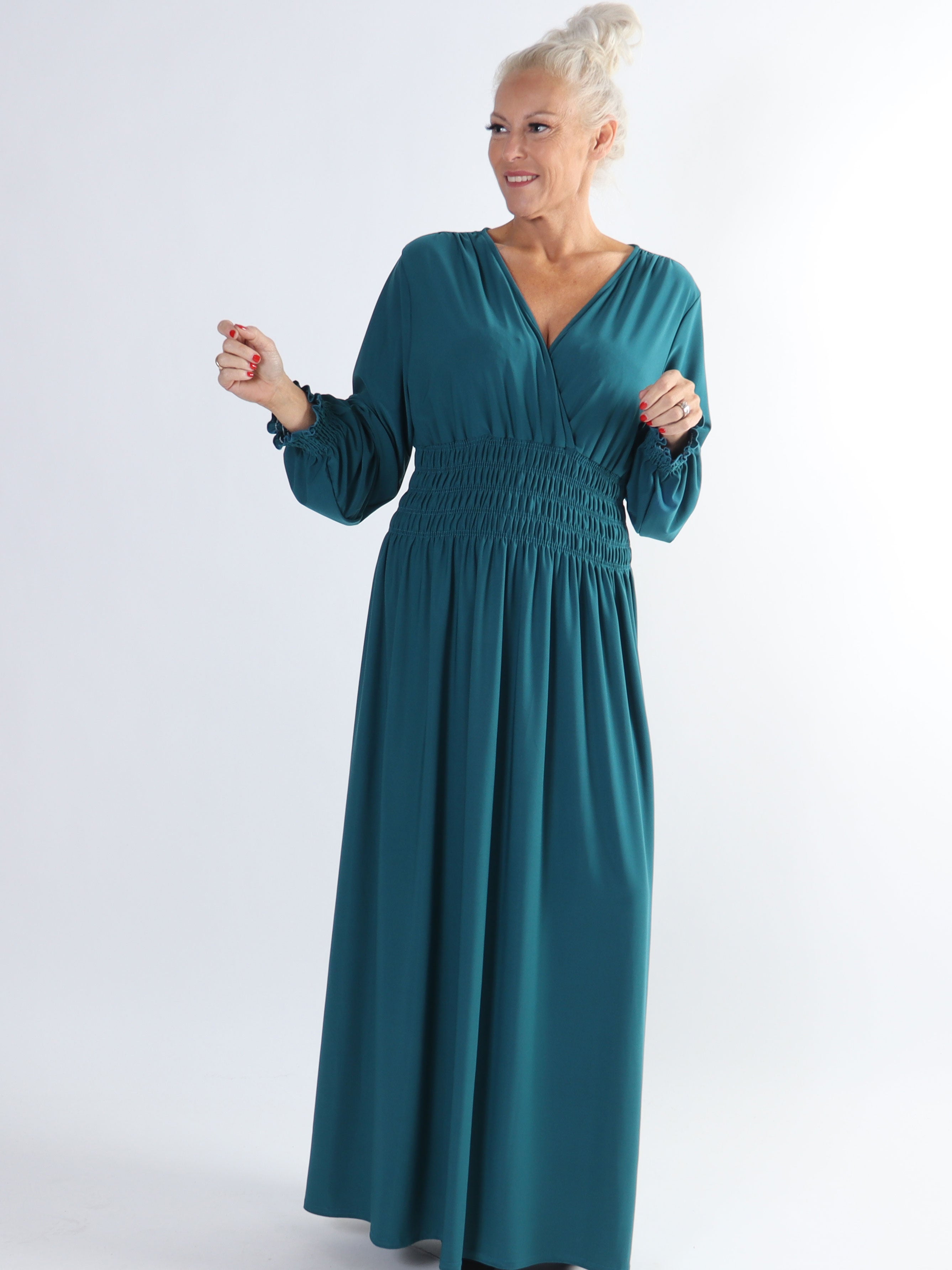 Pams Plain L/S - Elastisk plus size kjole med smock og lange ærmer