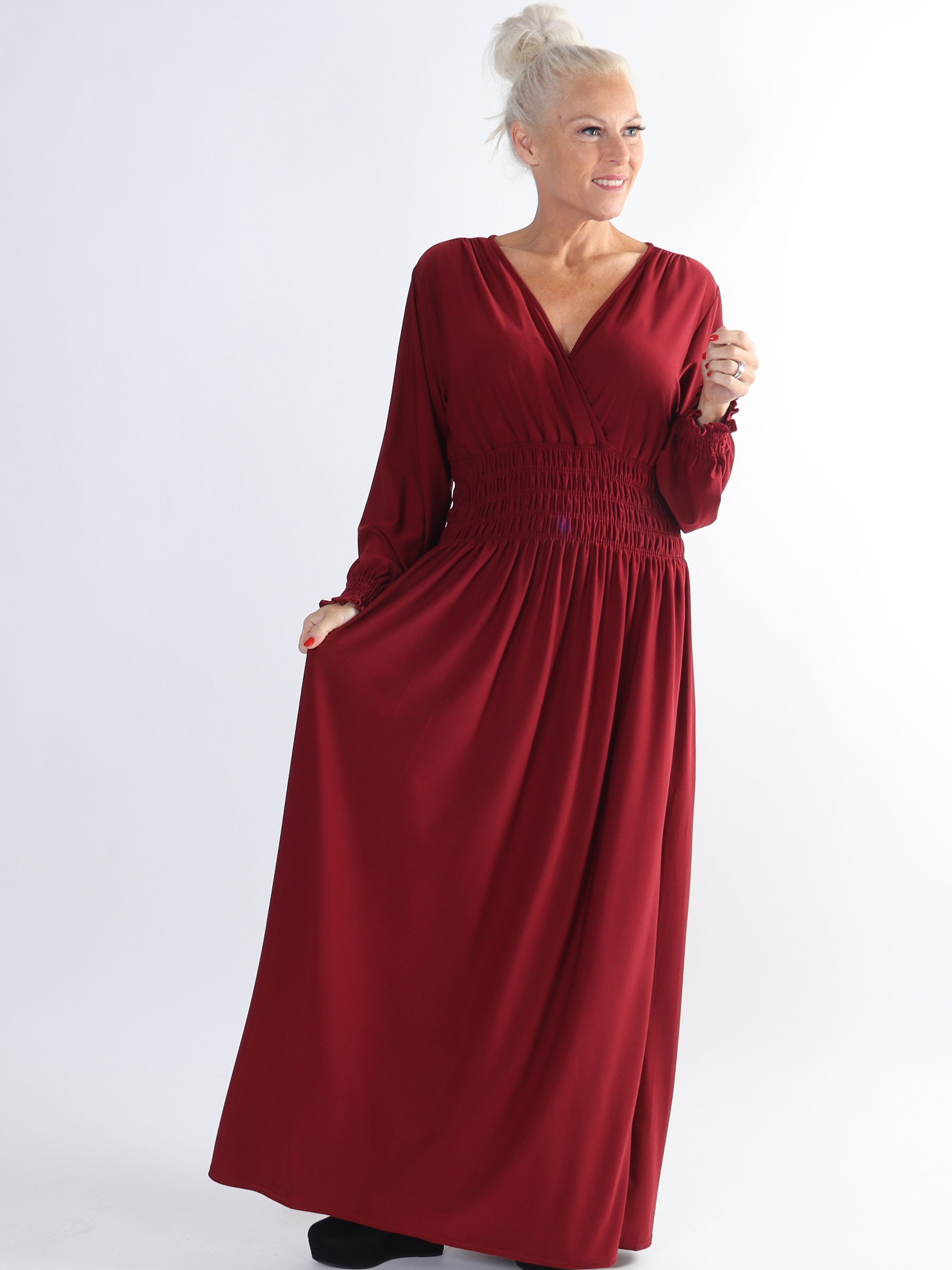 Pams Plain L/S - Elastisk plus size kjole med smock og lange ærmer