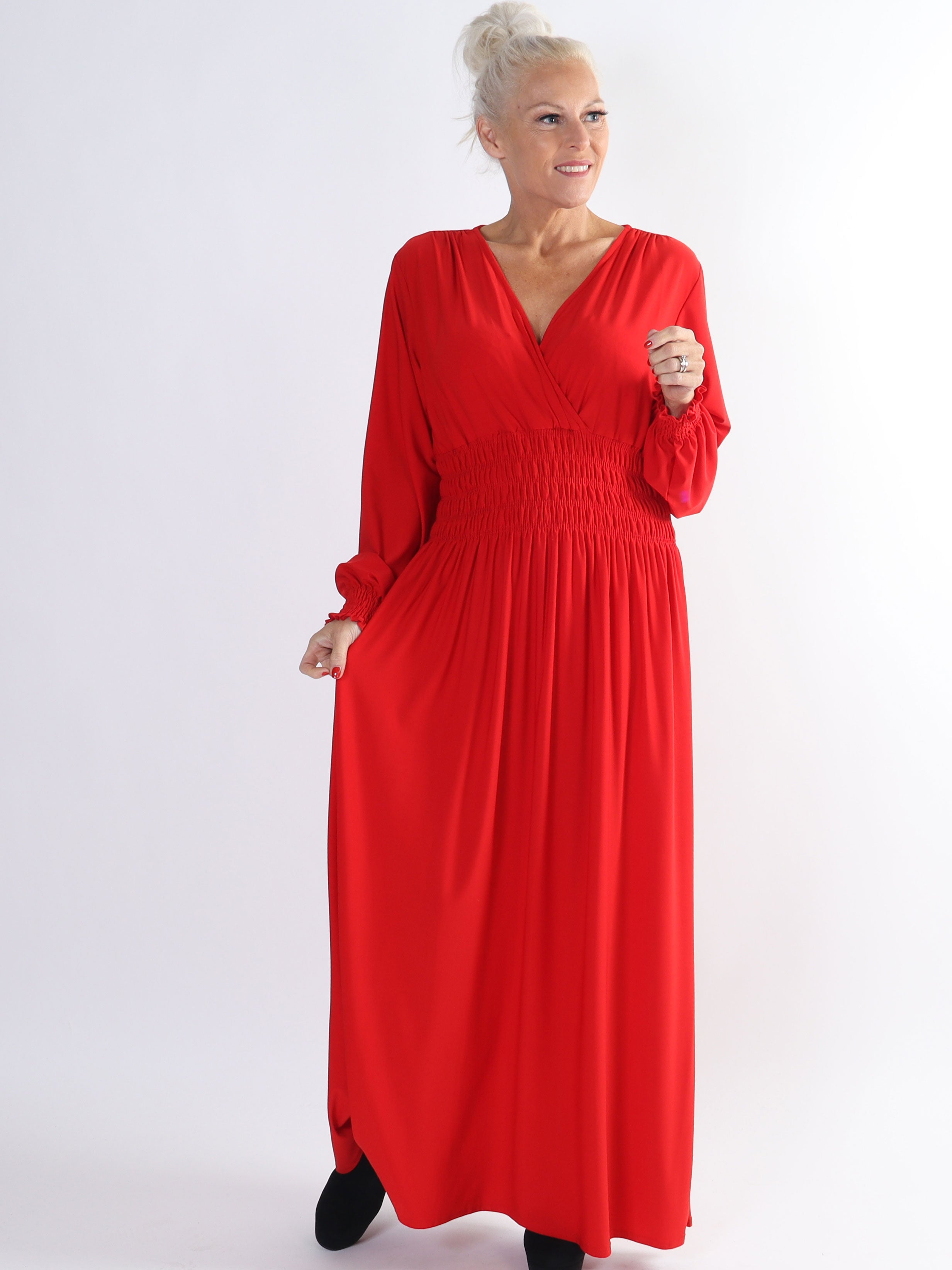 Pams Plain L/S - Elastisk plus size kjole med smock og lange ærmer