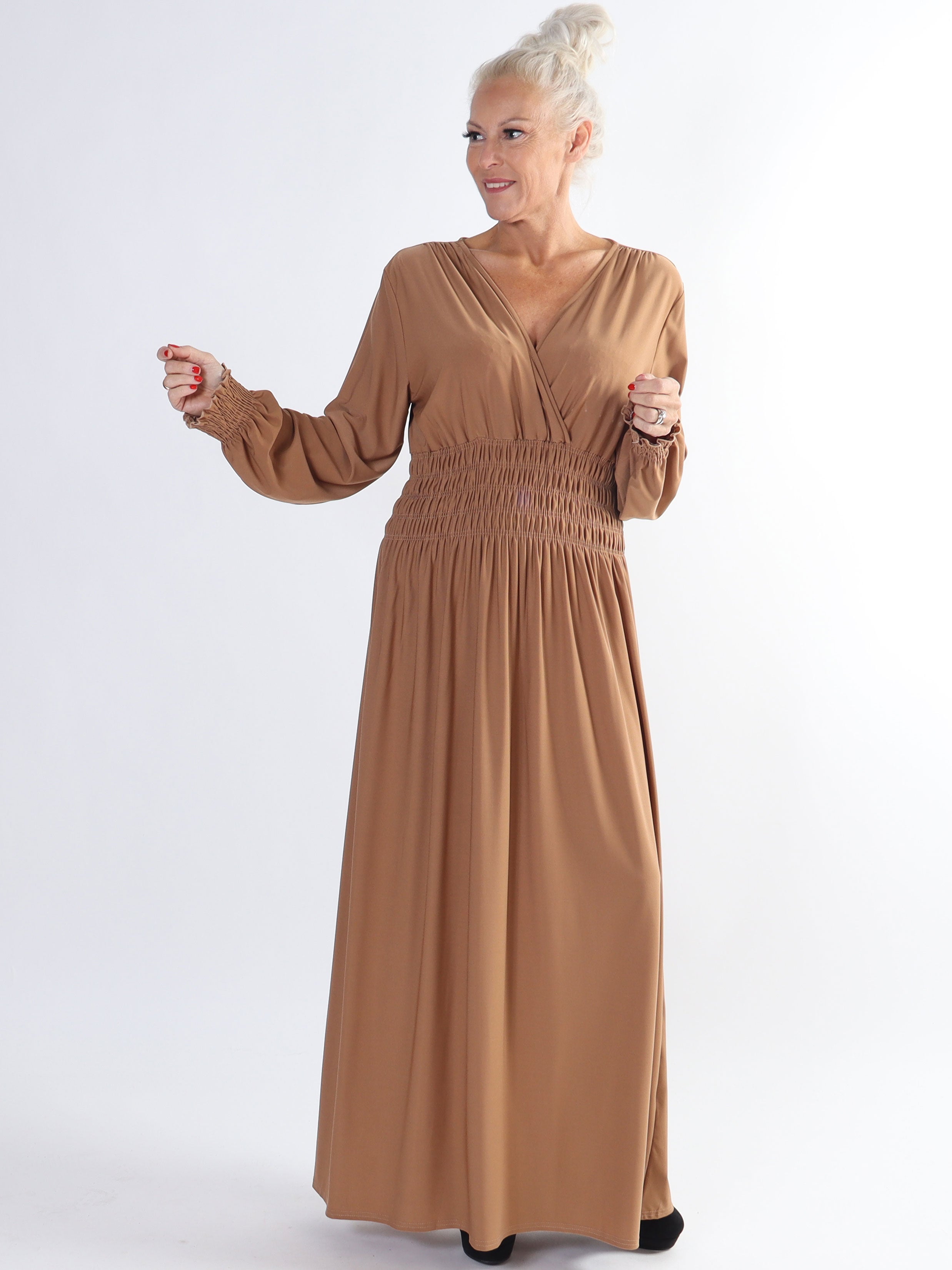 Pams Plain L/S - Elastisk plus size kjole med smock og lange ærmer