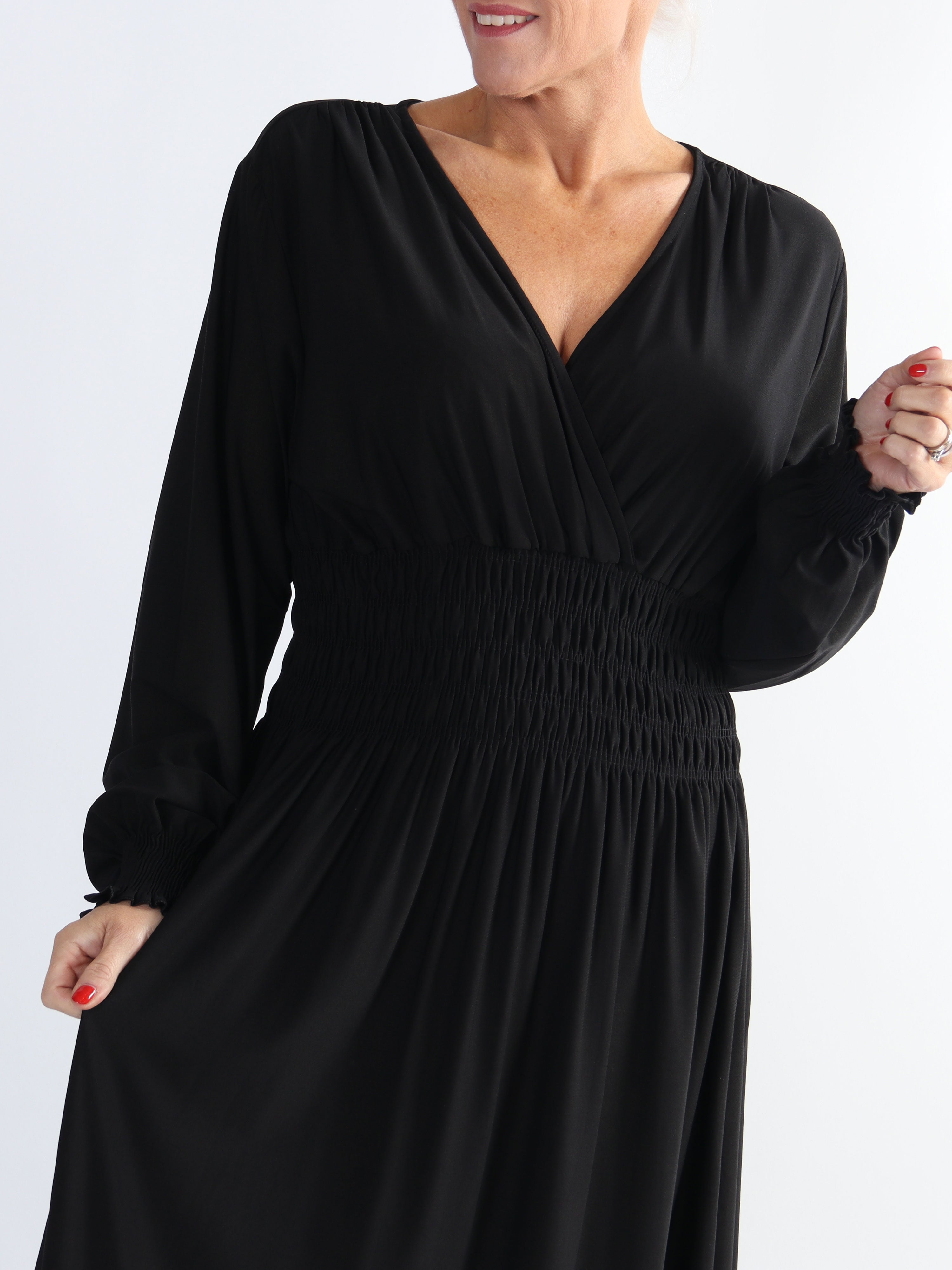 Pams Plain L/S - Elastisk plus size kjole med smock og lange ærmer