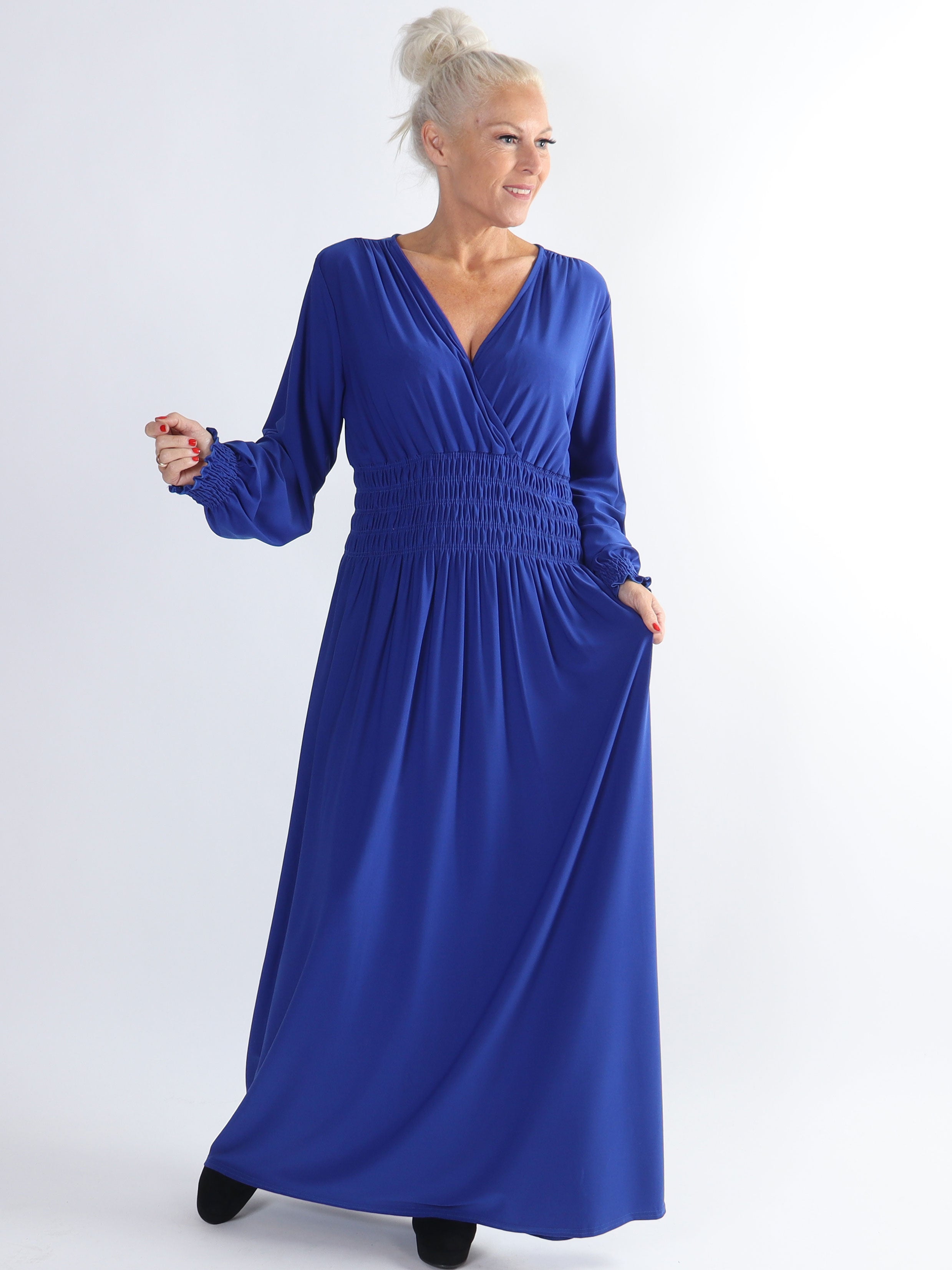 Pams Plain L/S - Elastisk plus size kjole med smock og lange ærmer