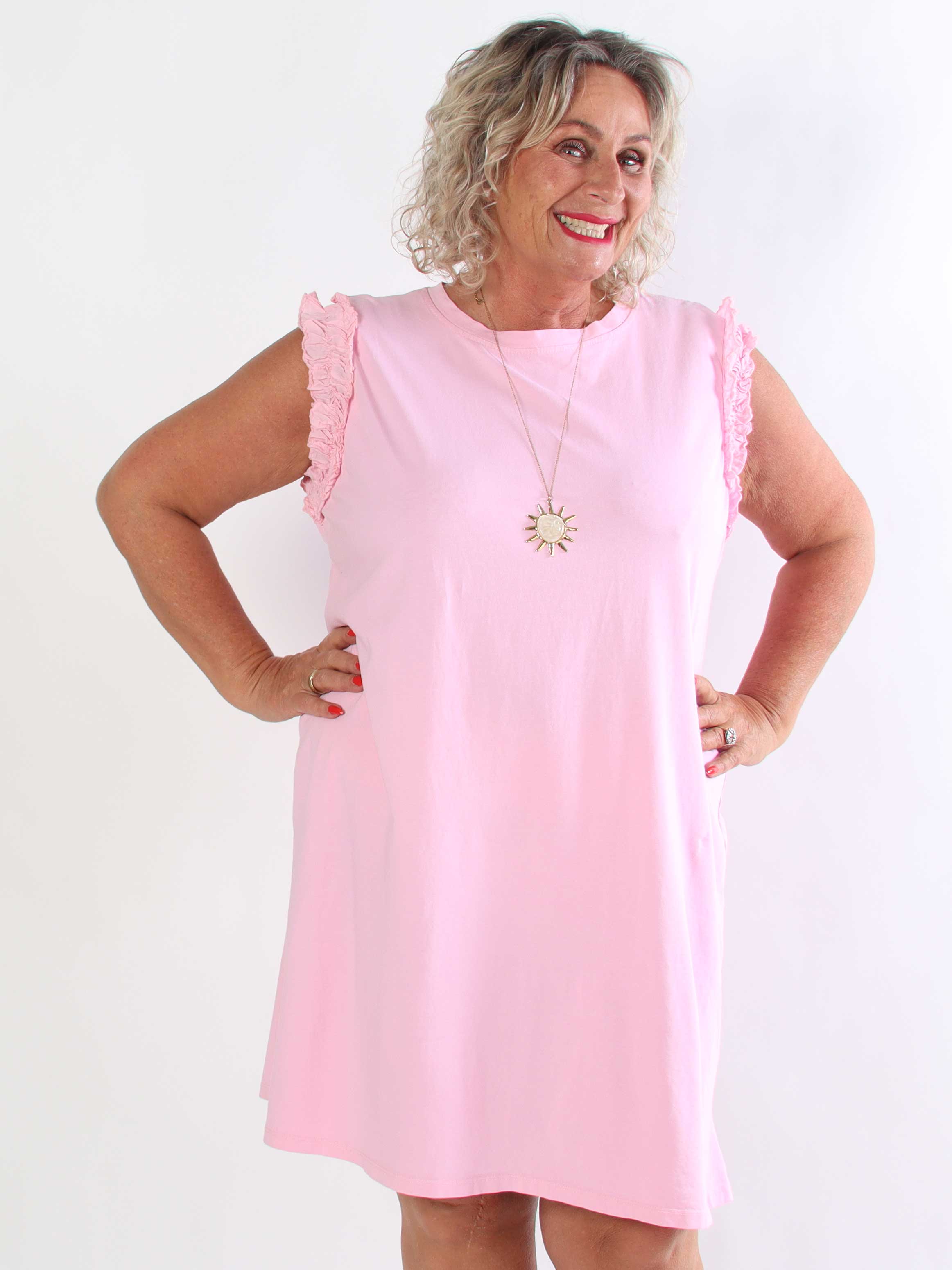 Riley - Plus size t-shirtkjole i blød bomuld med feminine rynkeærmer