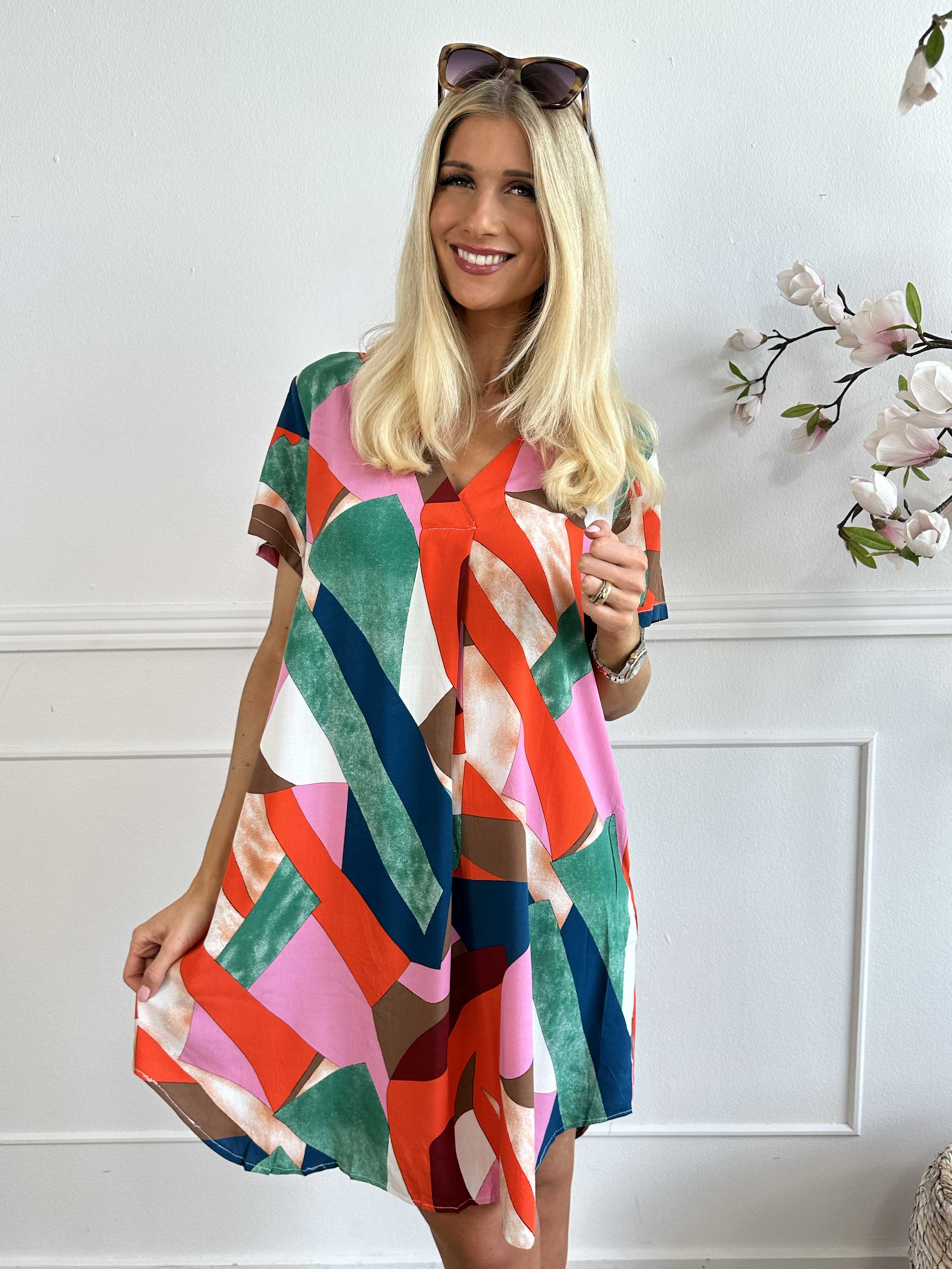 Hilja - Flerfarvet kjole i viskose med v-udskæring