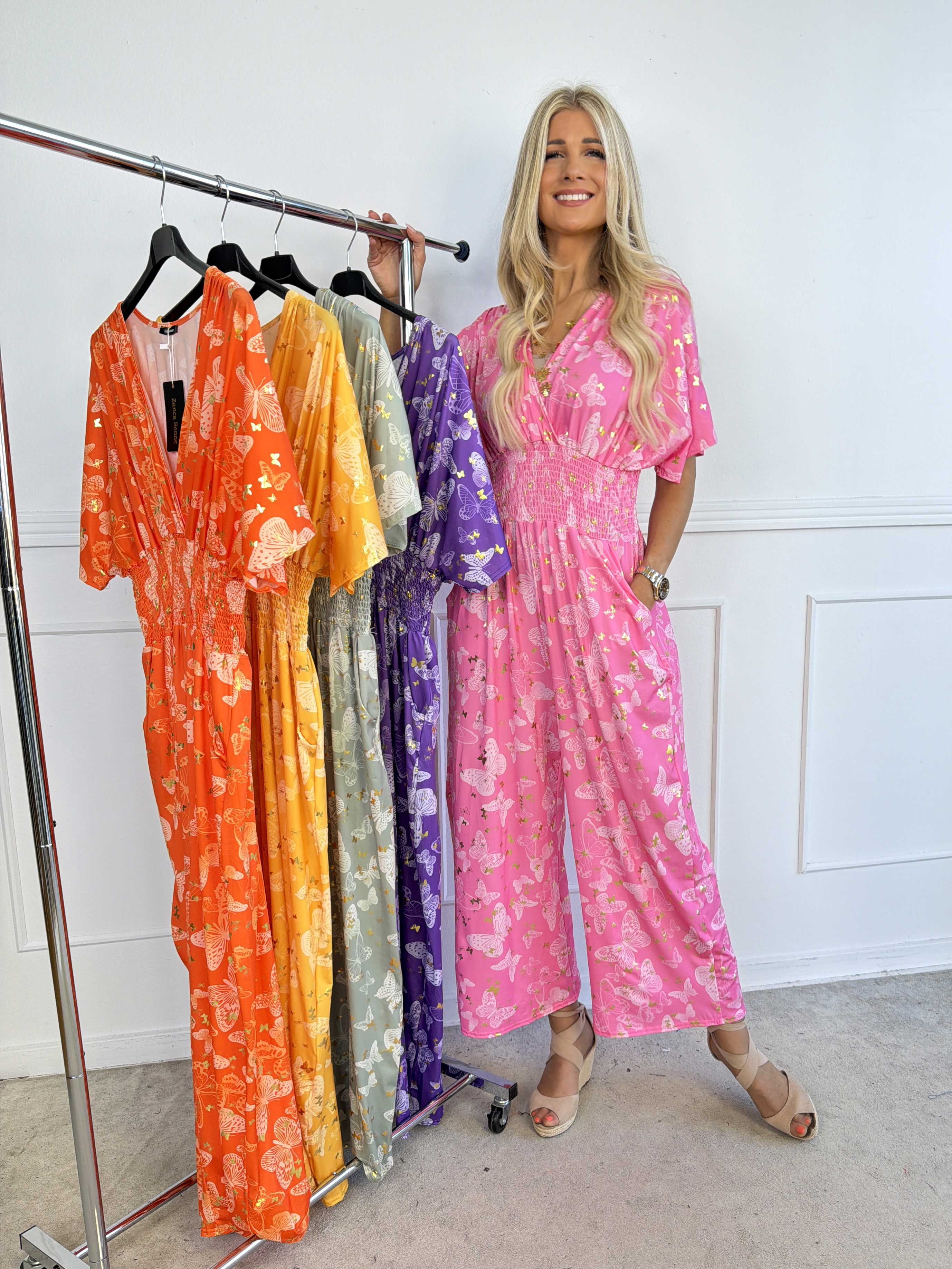 Pams Butterfly - Lang elastisk kjole med smock i livet