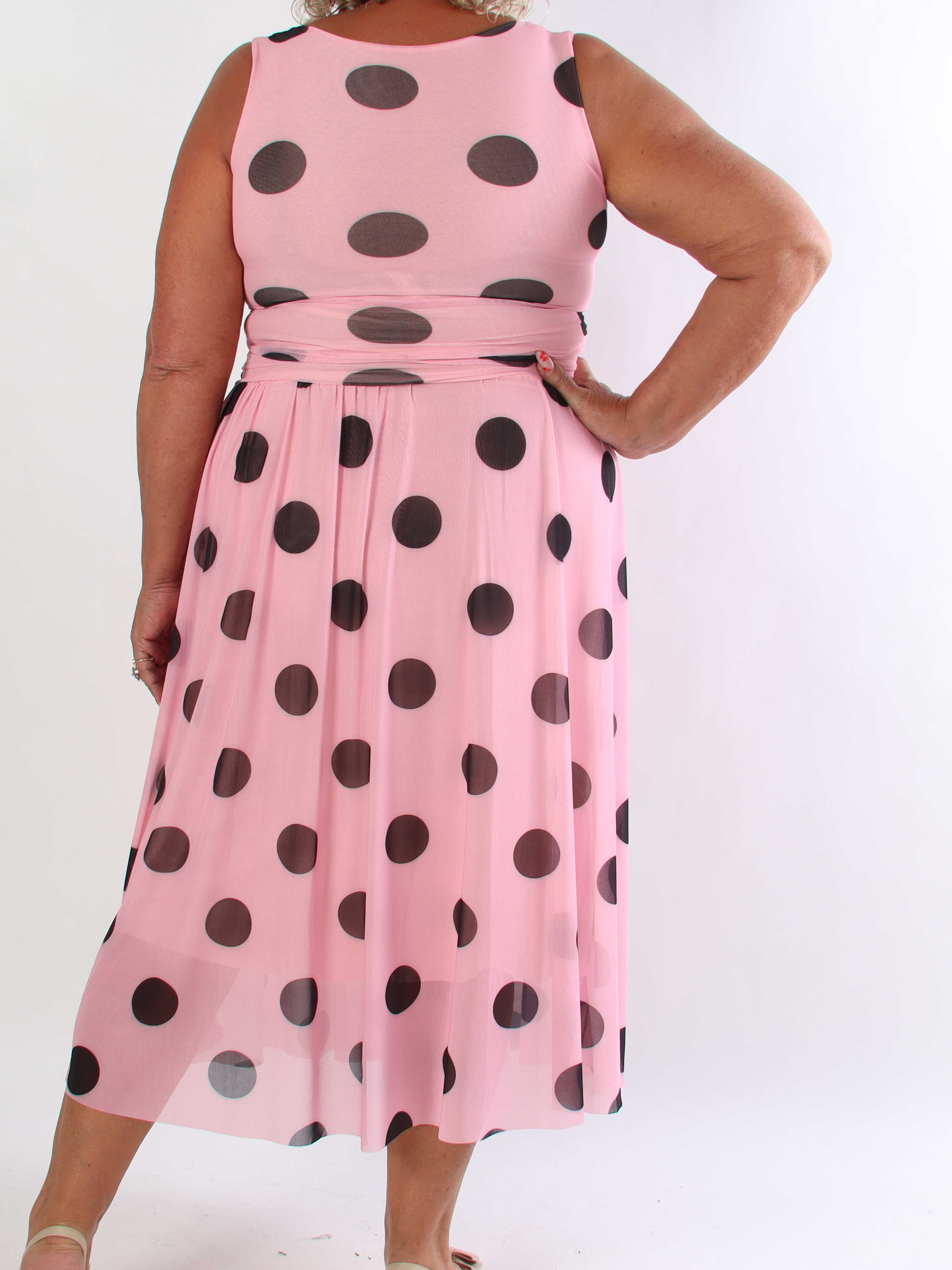 Hallie - Elegant stretchy plus size kjole i mesh med prikker