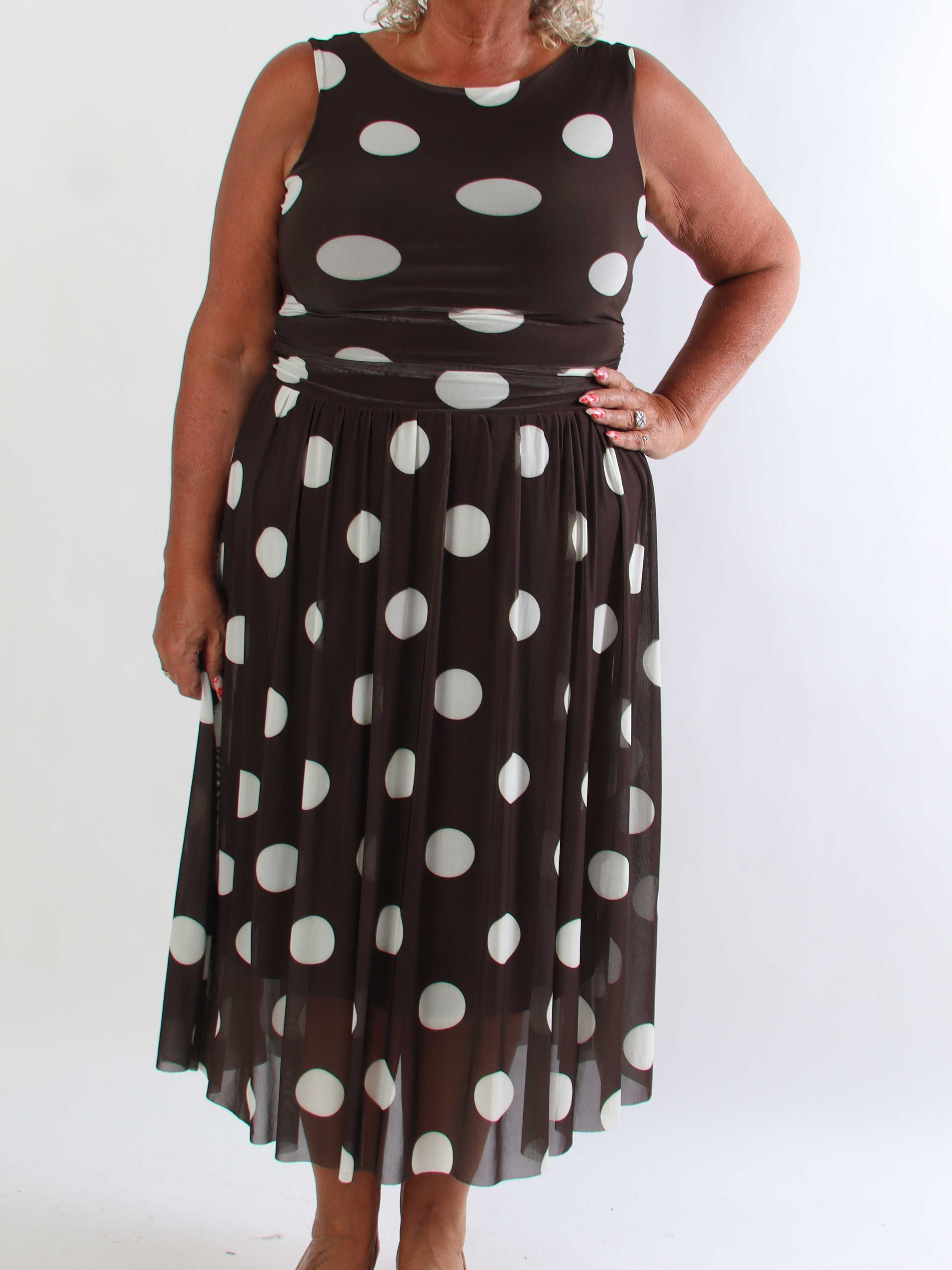 Hallie - Elegant stretchy plus size kjole i mesh med prikker