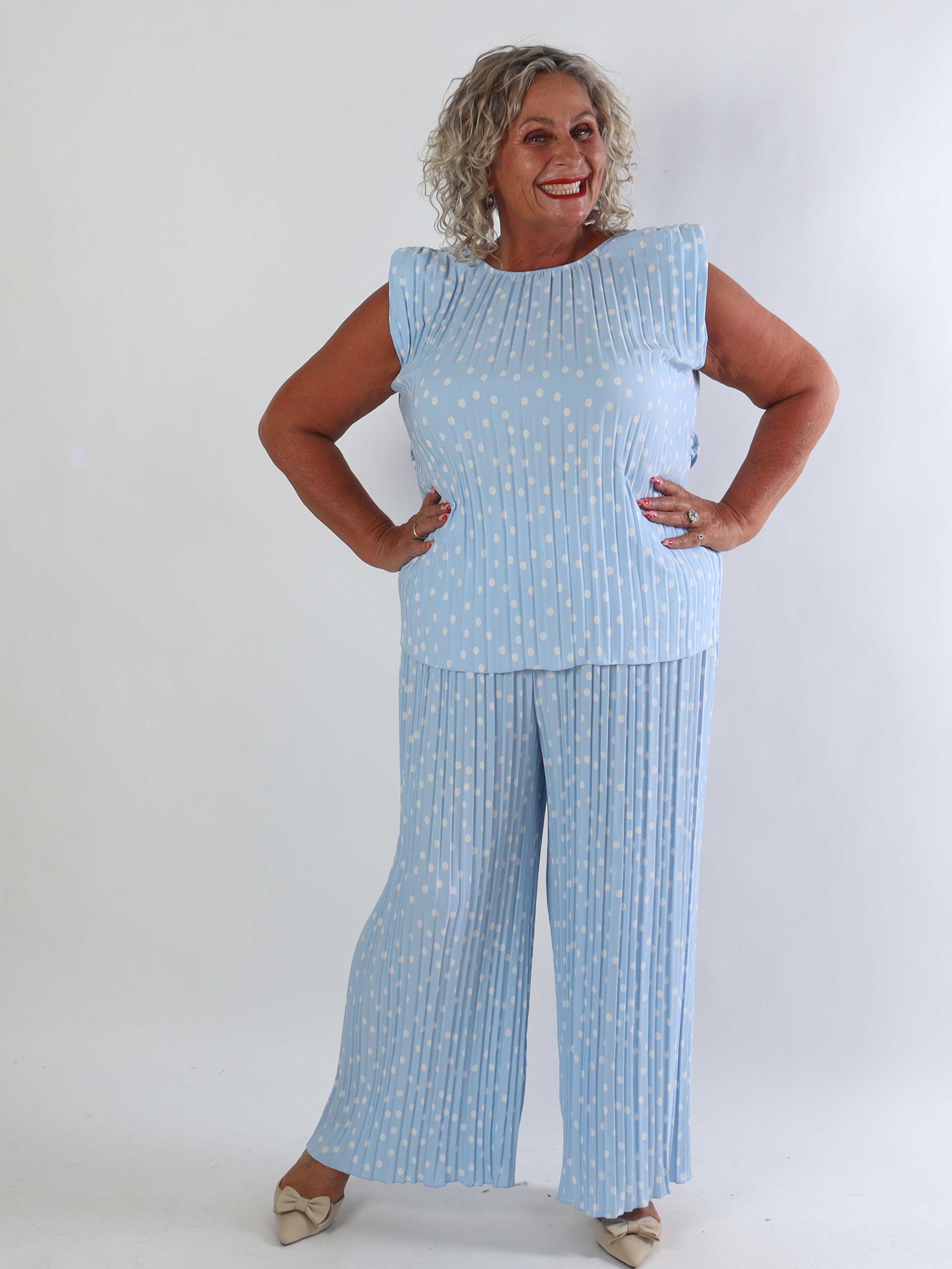 Zina - Elegant plisseret plus size sæt med prikker