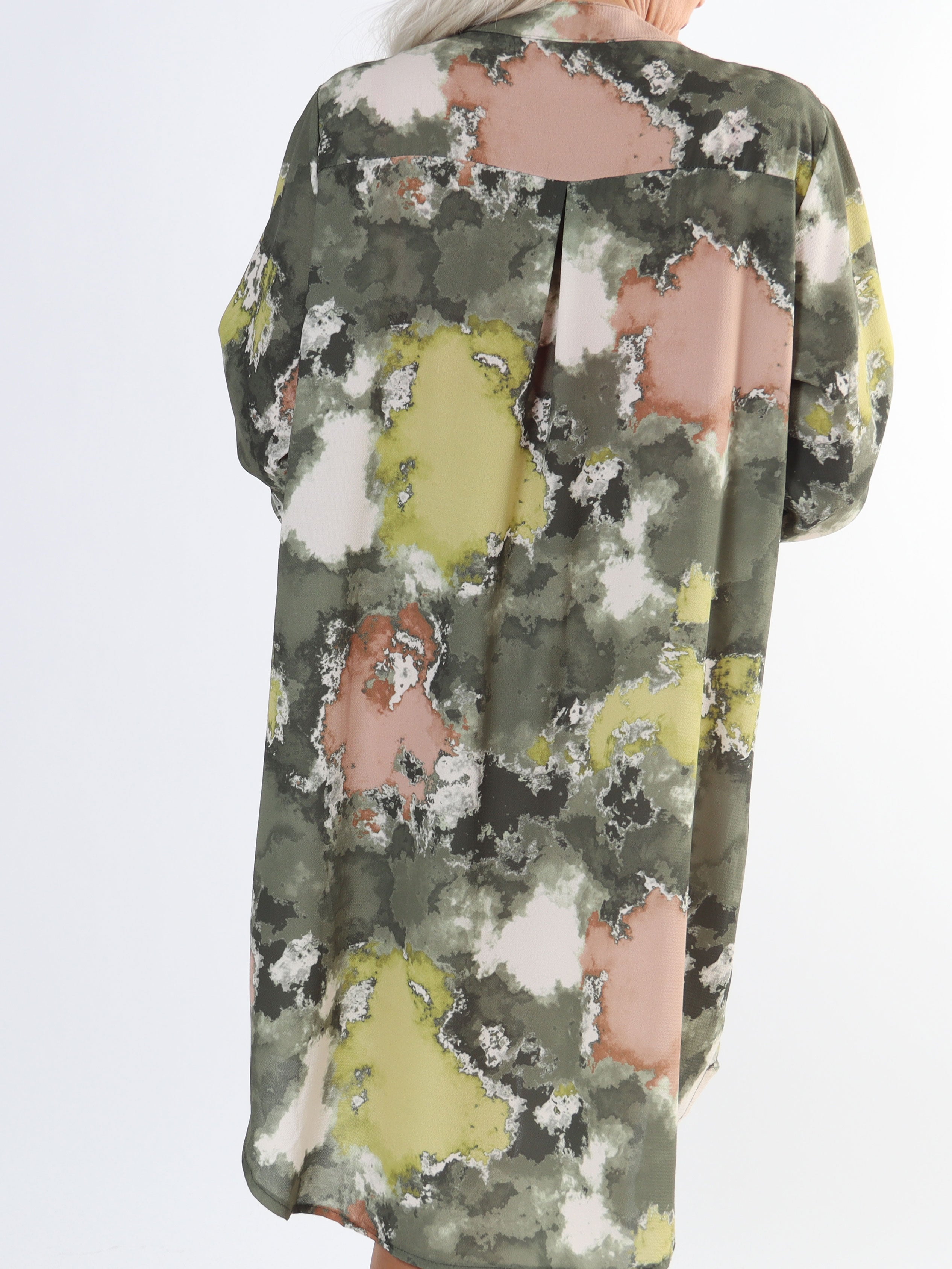 Vanesa Dress Batik - Let og luftig plus size mønstret kjole