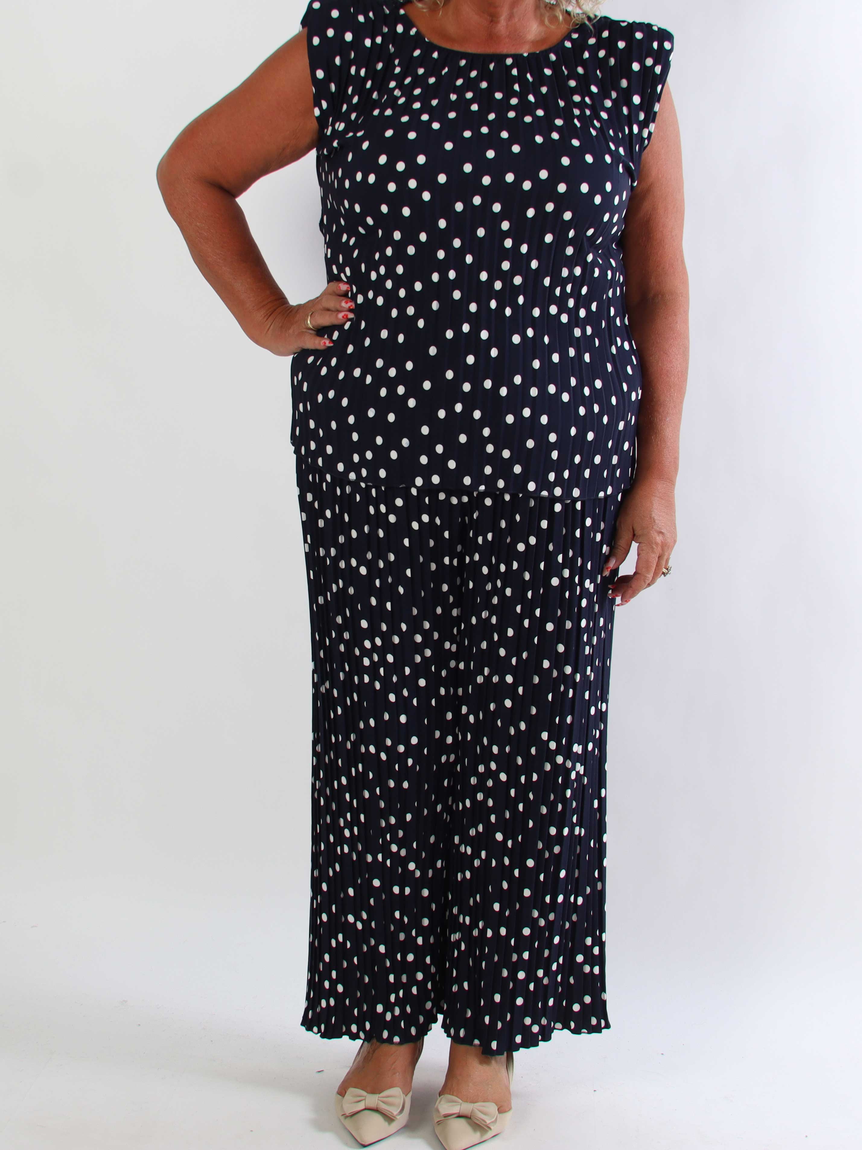 Zina - Elegant plisseret plus size sæt med prikker