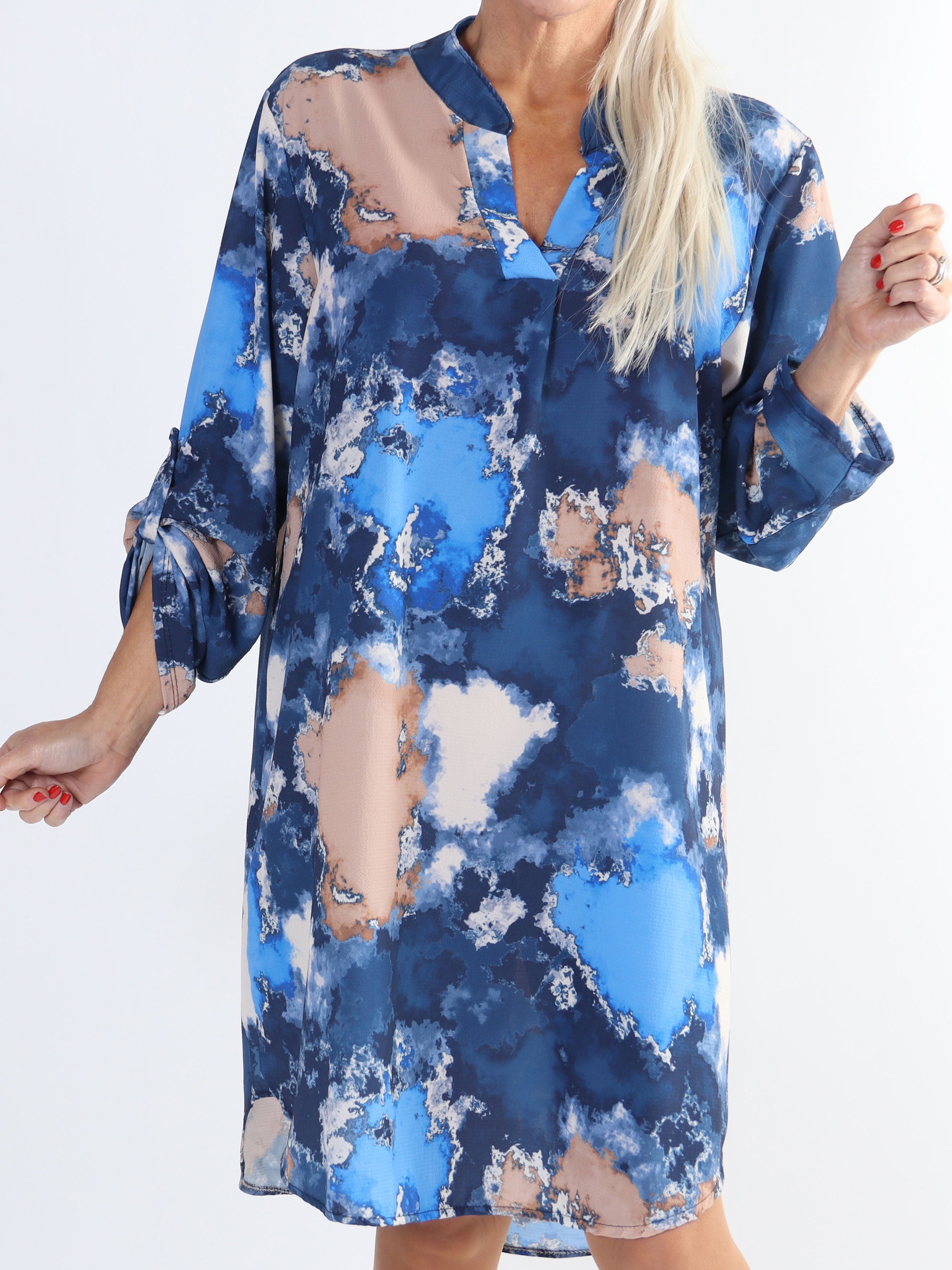 Vanesa Dress Batik - Let og luftig plus size mønstret kjole