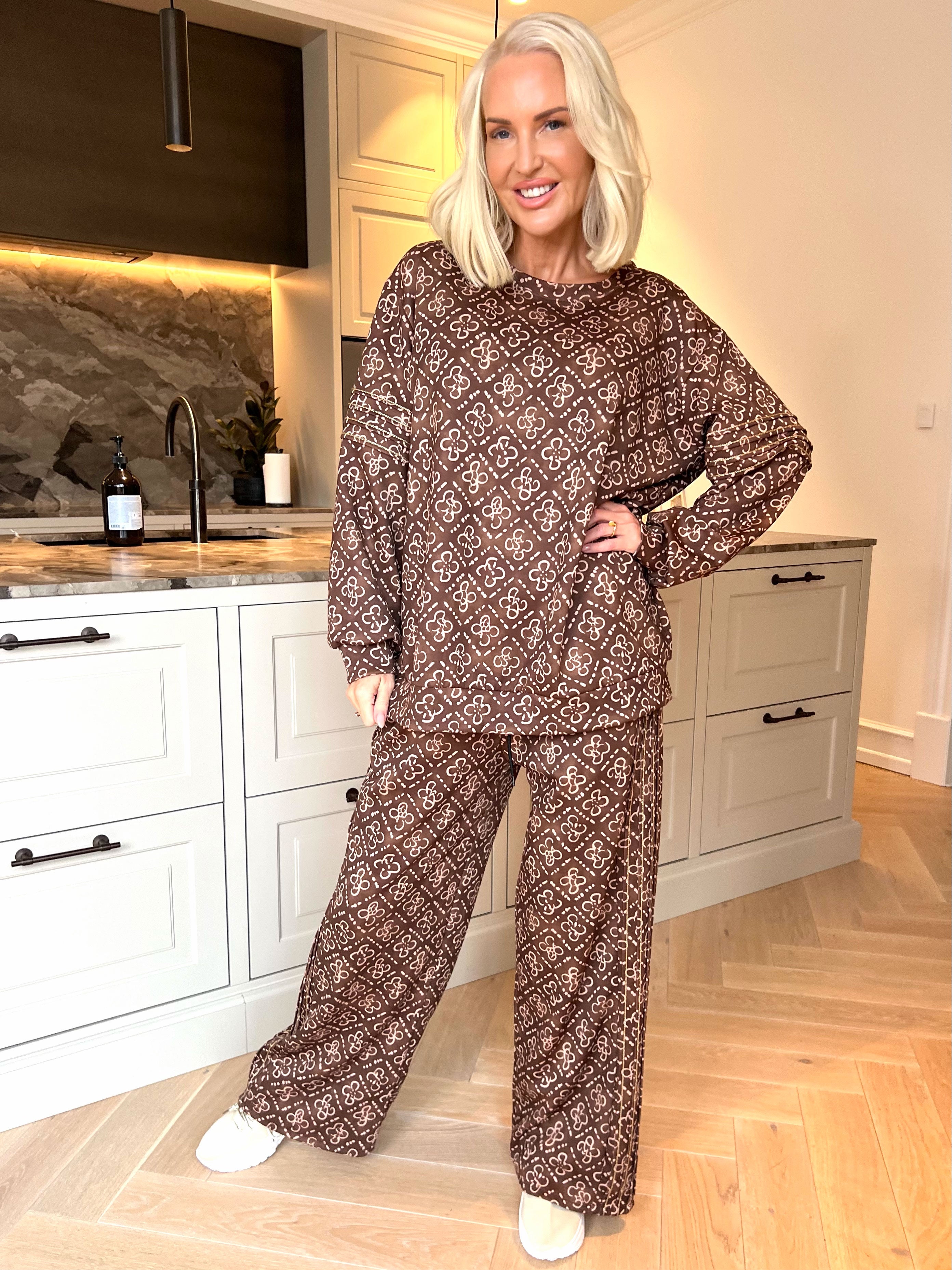 Dream Pattern - Joggingsæt i viskose med trendy print, gulddetaljer og ribkanter