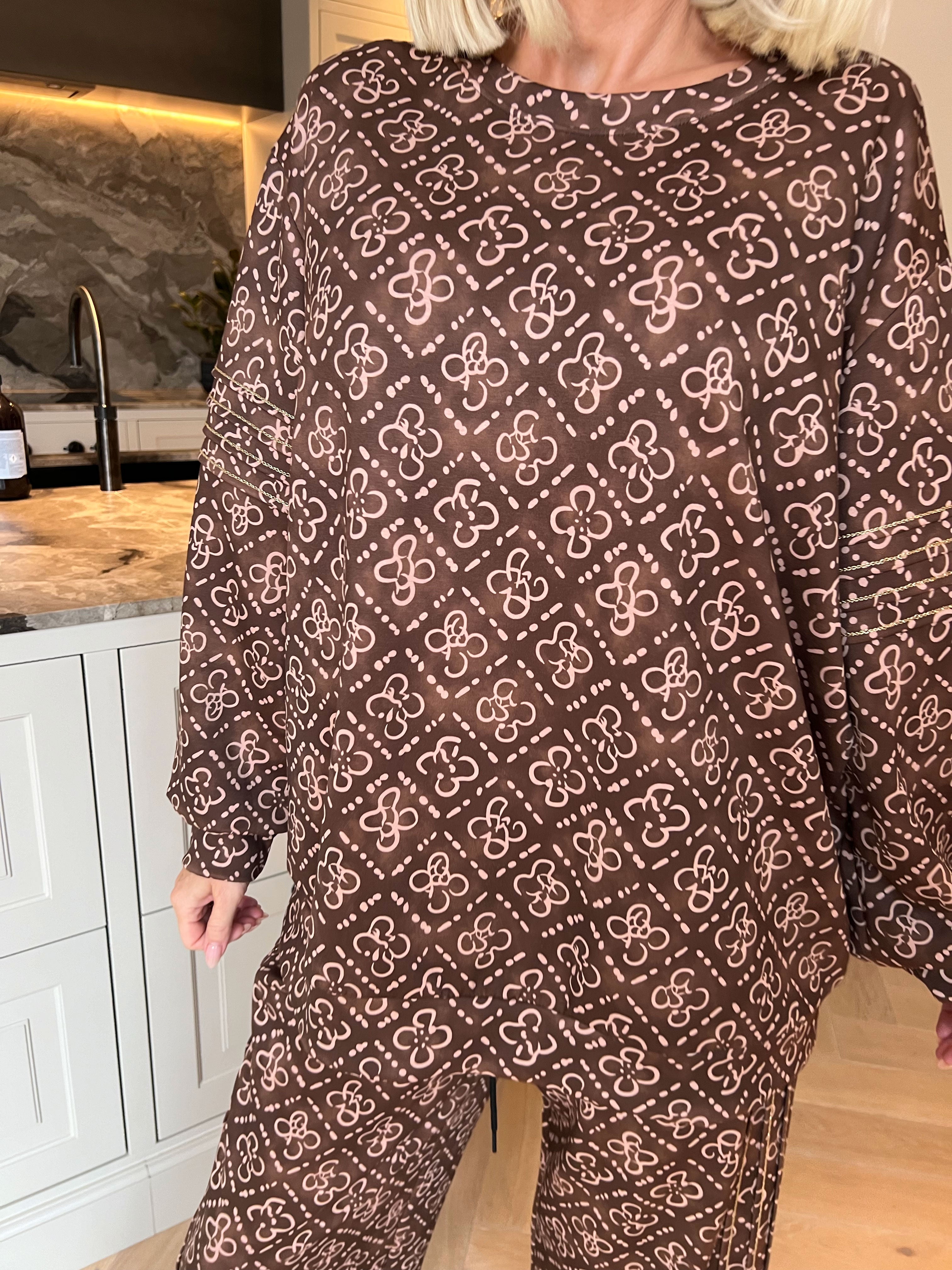 Dream Pattern - Joggingsæt i viskose med trendy print, gulddetaljer og ribkanter