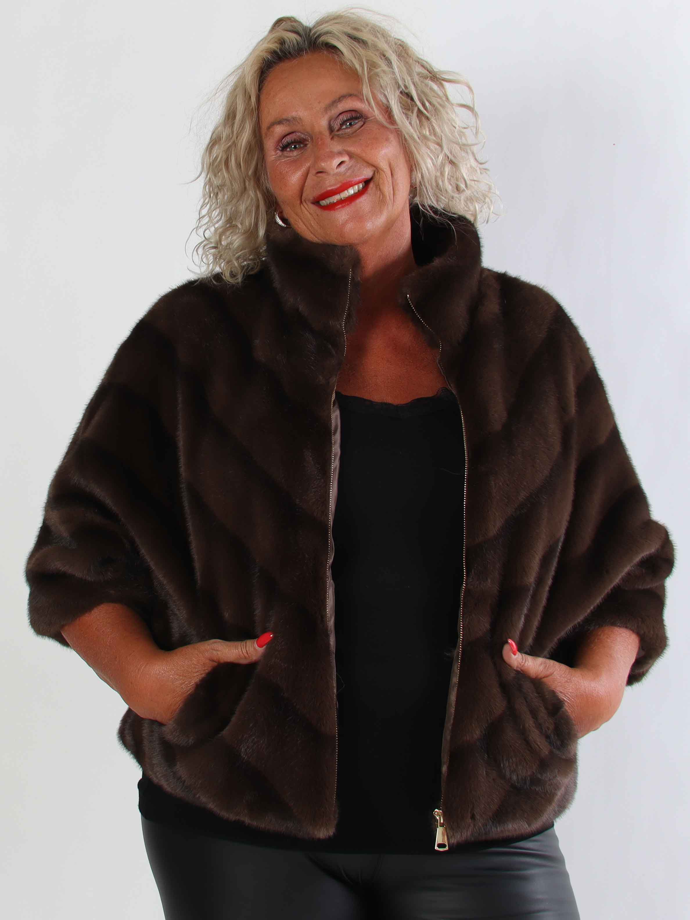 Torrey - Elegant plus size faux fur jakke i lys beige med 3/4 ærmer