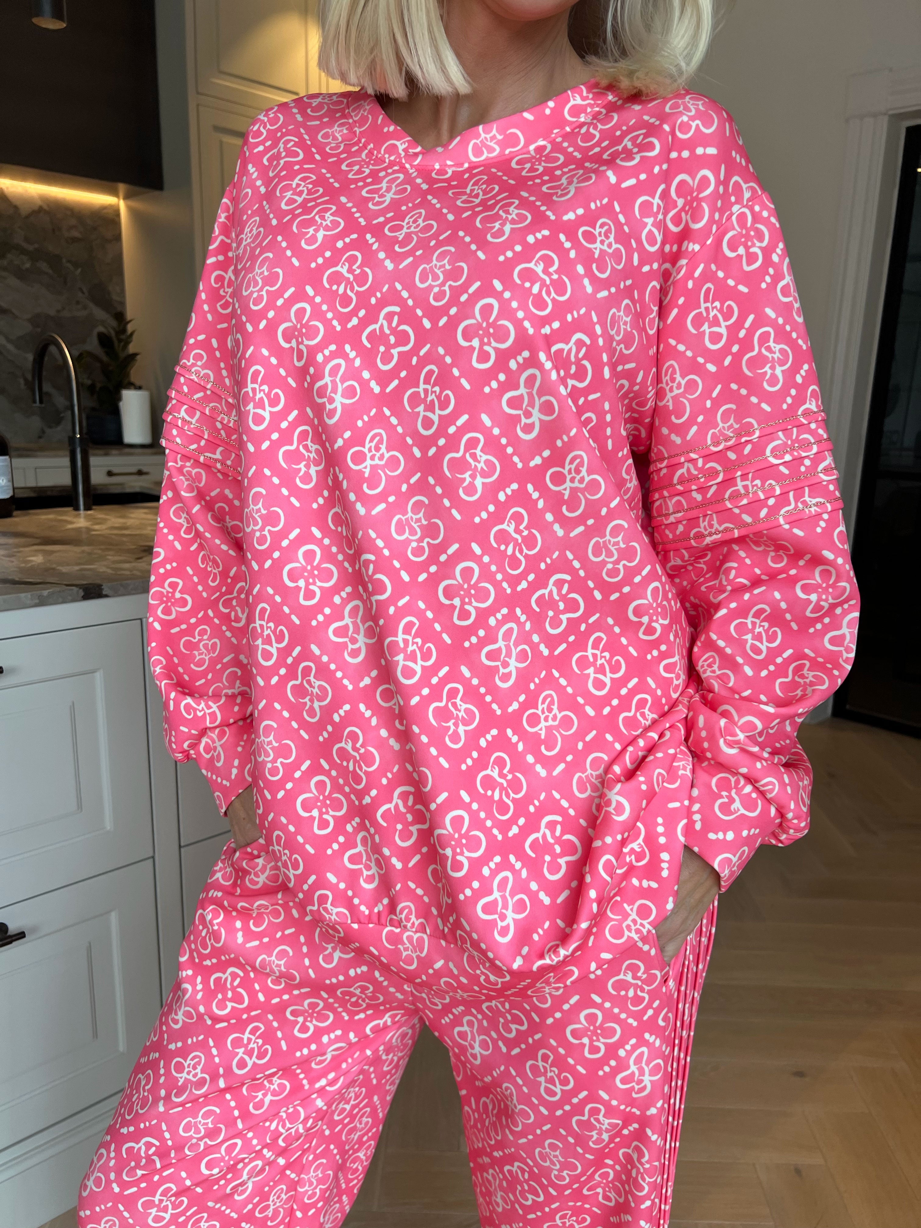 Dream Pattern - Plus size joggingsæt i viskose med trendy print, gulddetaljer og ribkanter