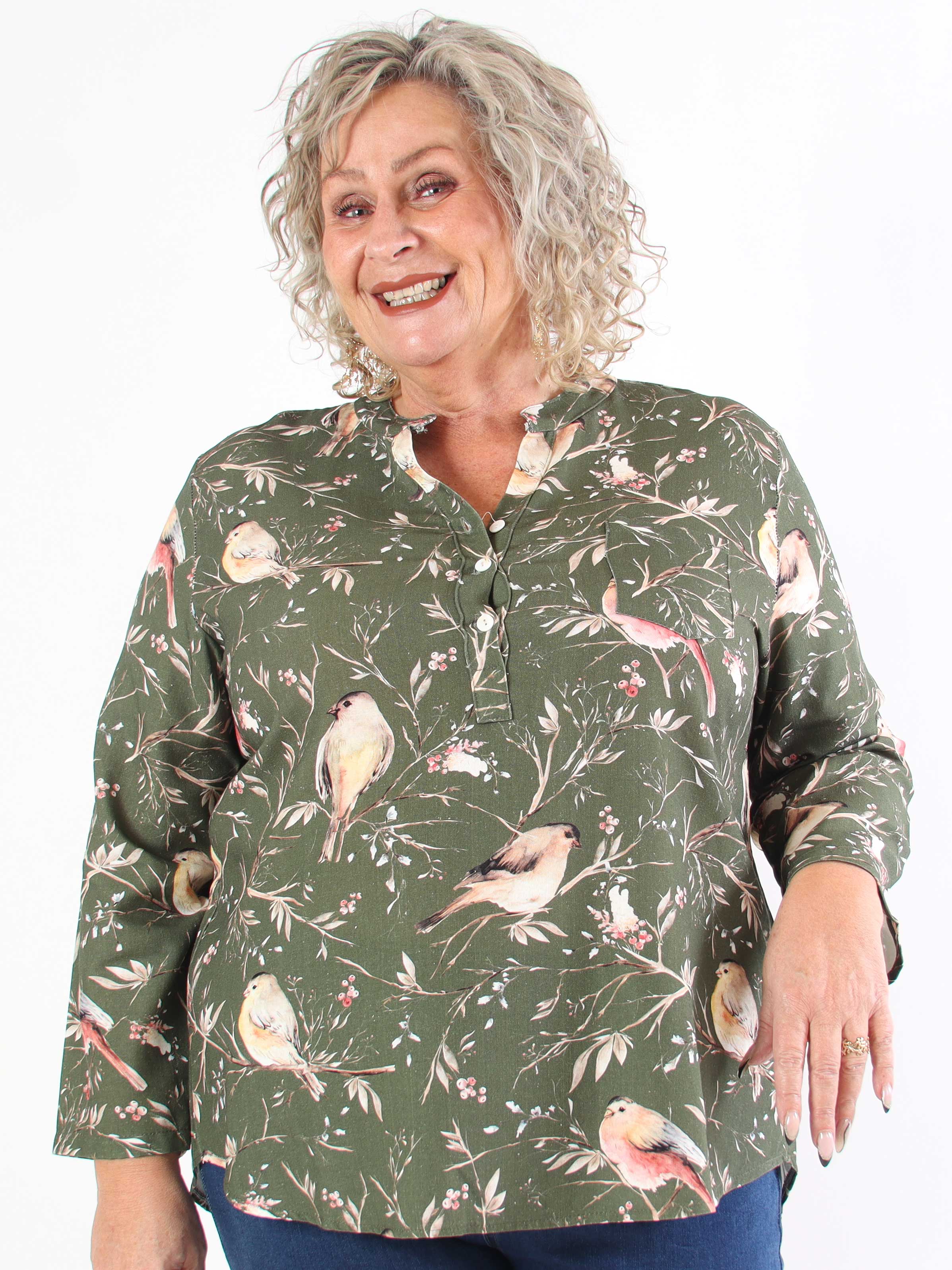Carmen - Plus size skjorte med fugle lavet i hør og bomuld