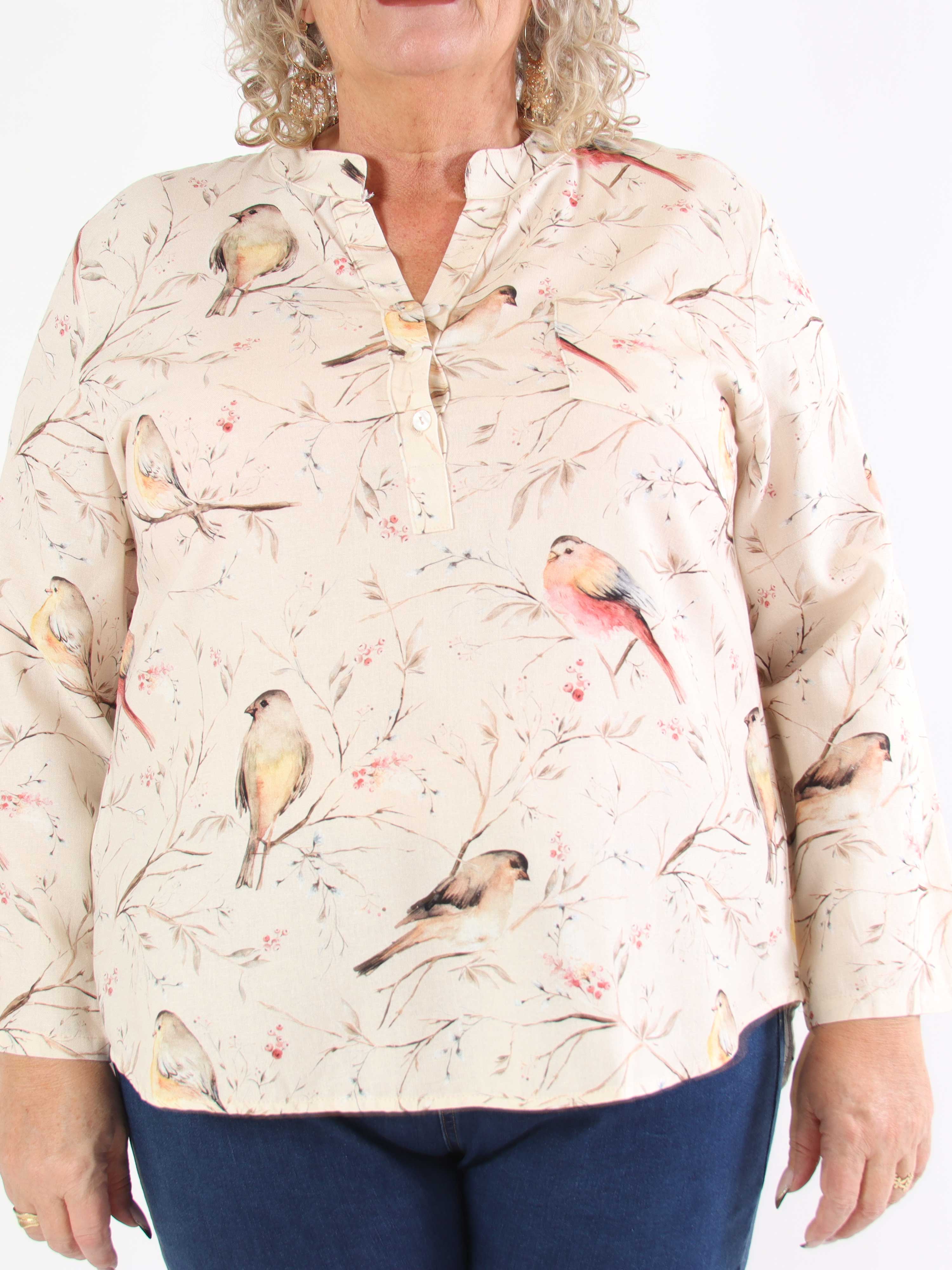 Carmen - Plus size skjorte med fugle lavet i hør og bomuld