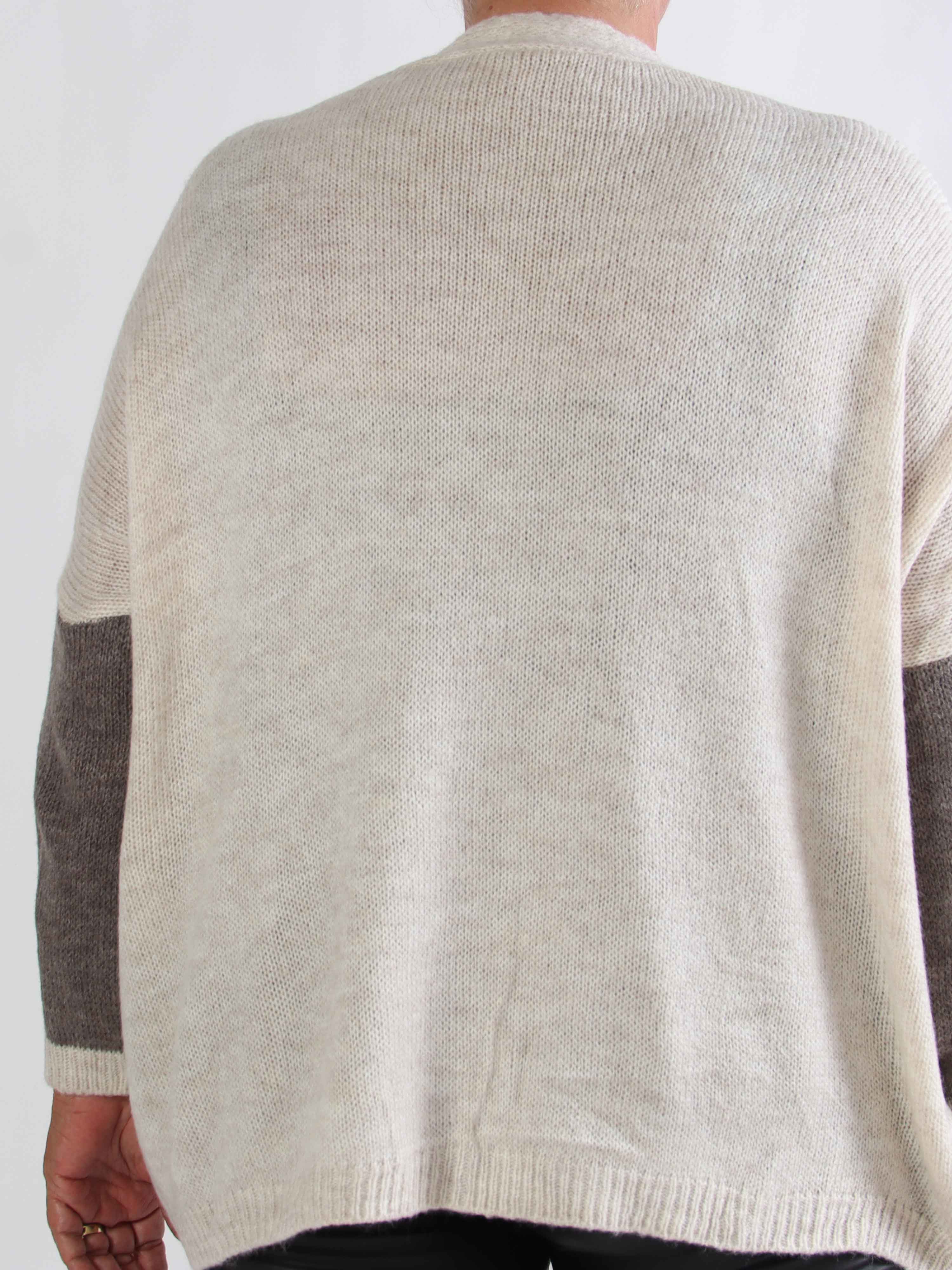 Hebe - Flerfarvet strikcardigan i plus size med guld knapper