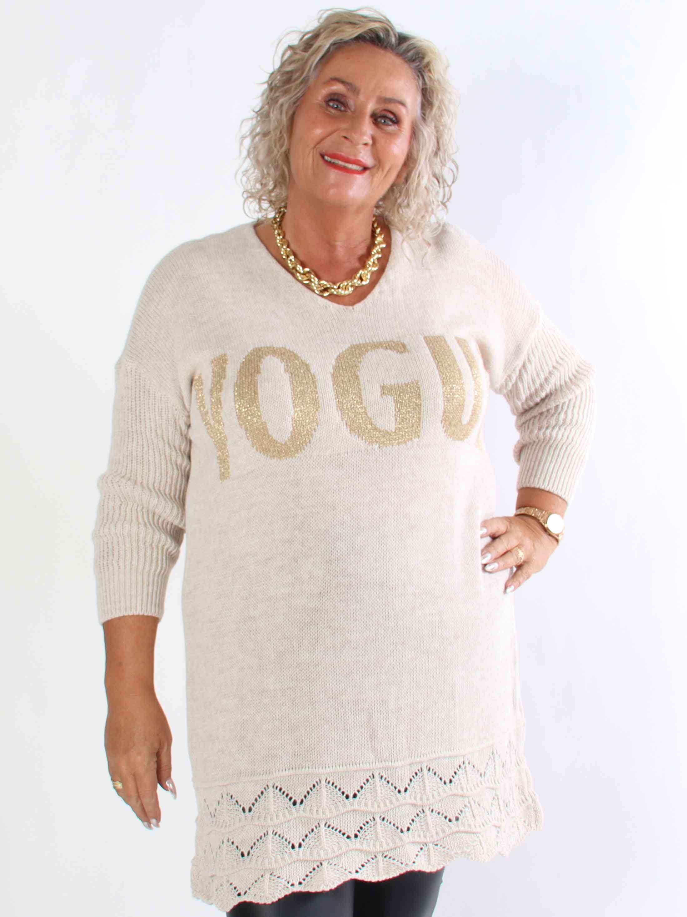 Rebeca Gold - Plus size strikbluse med VOGUE og mønster forneden