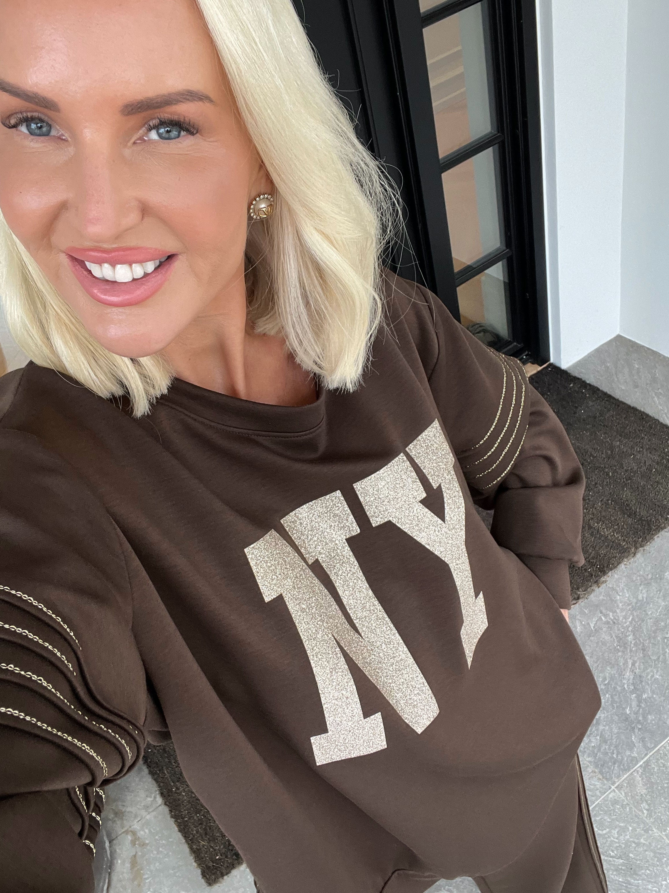 Dream NY - Plus size joggingsæt i viskose med glitrende NEW YORK-tekst på maven