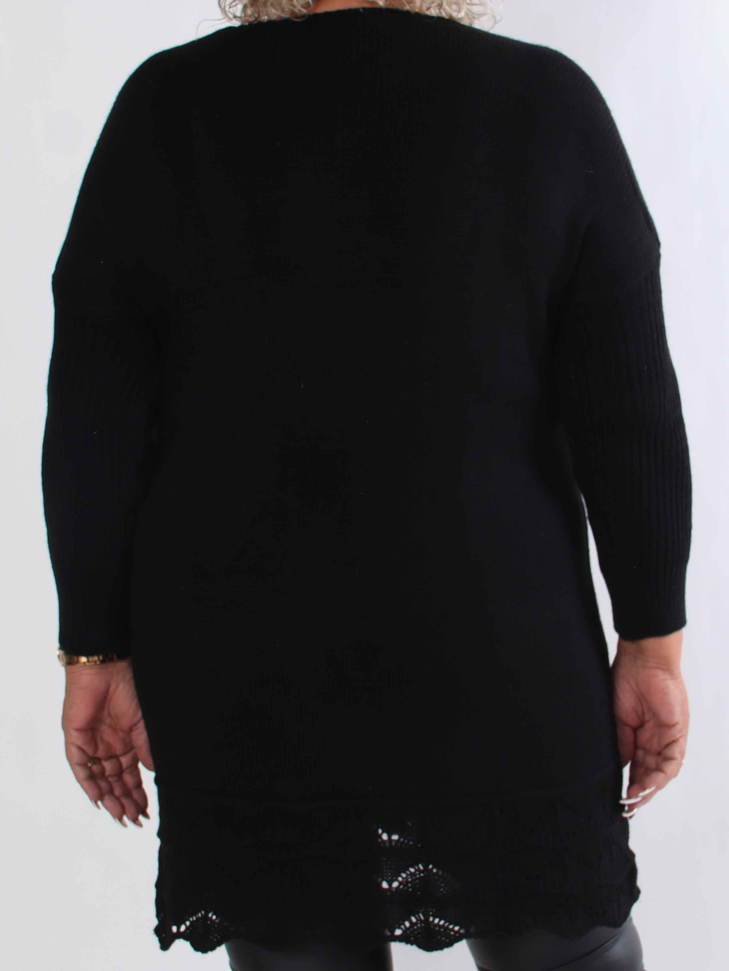 Rebeca Gold - Plus size strikbluse med VOGUE og mønster forneden