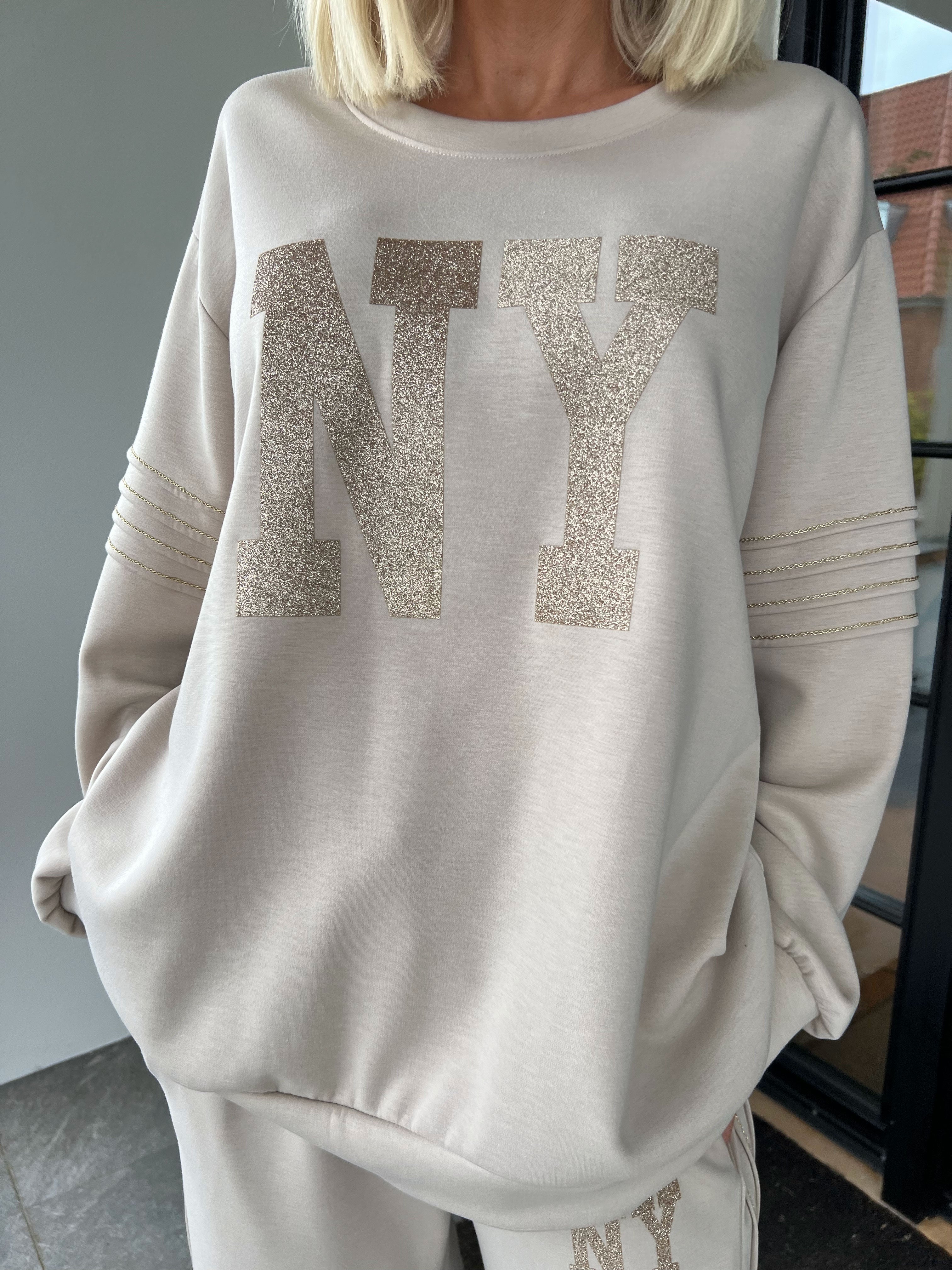 Dream NY - Plus size joggingsæt i viskose med glitrende NEW YORK-tekst på maven