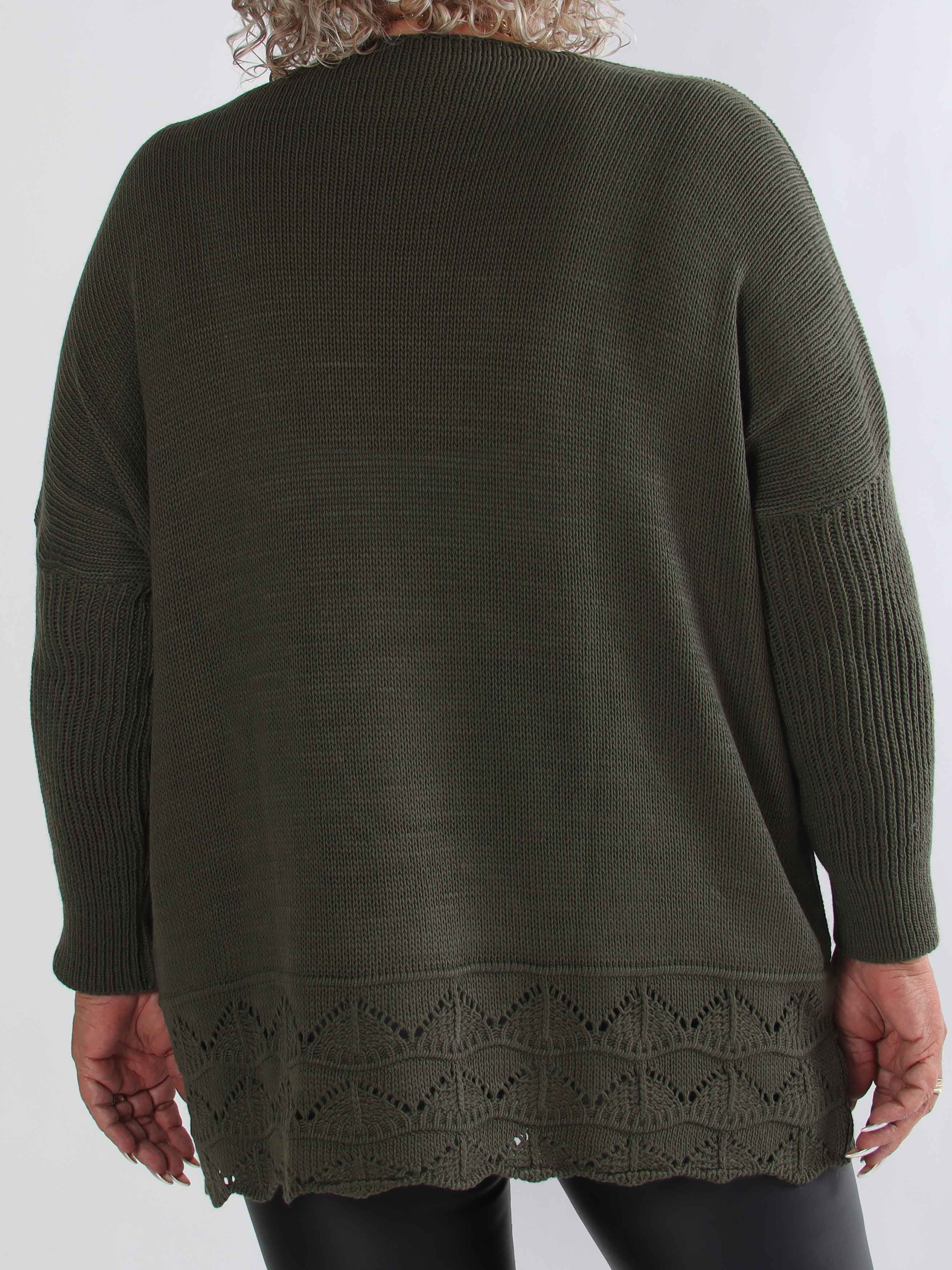 Rebeca - Ensfarvet plus size strikbluse med mønster forneden