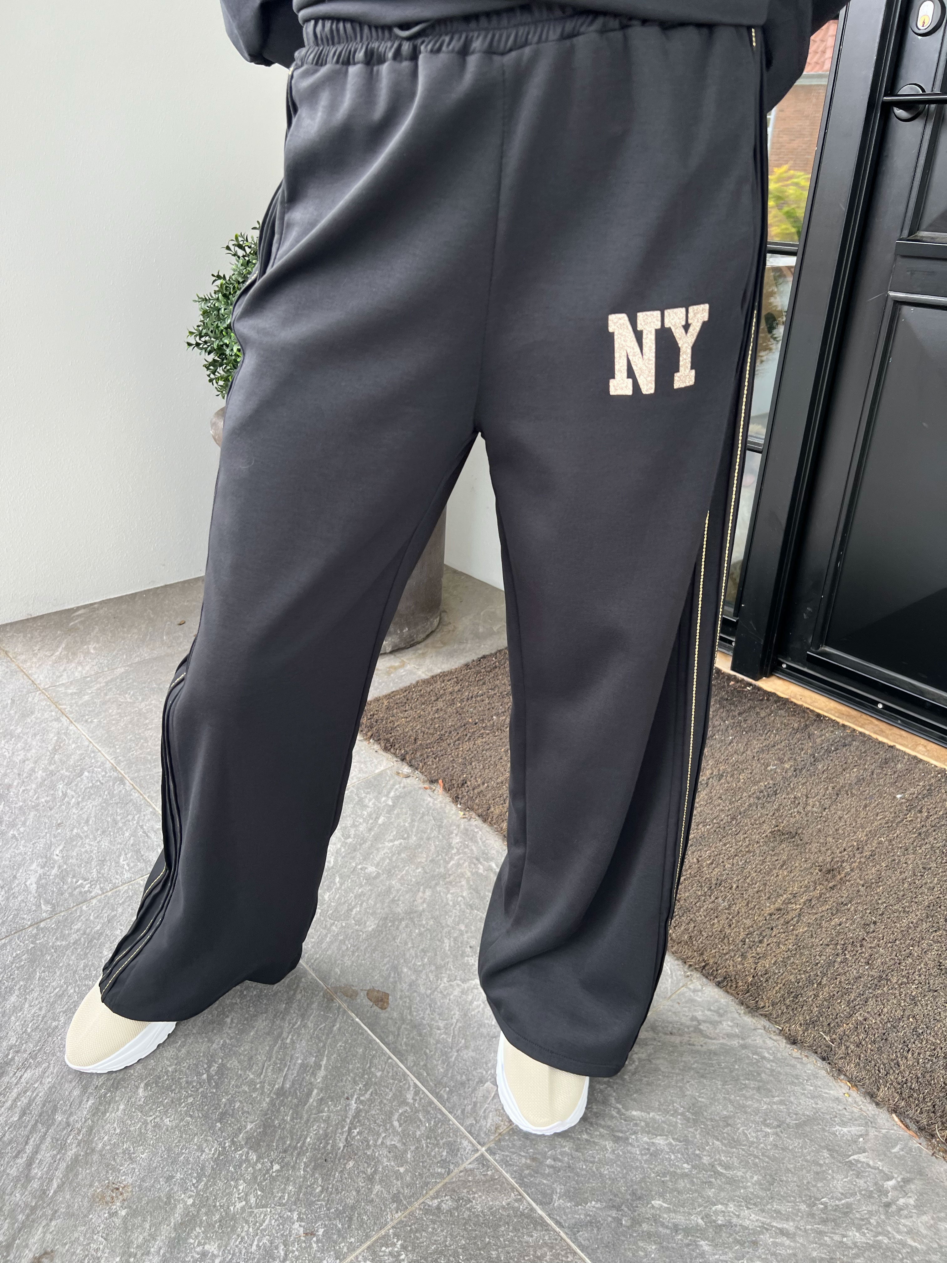 Dream NY - Joggingsæt i viskose med glitrende NEW YORK-tekst på maven