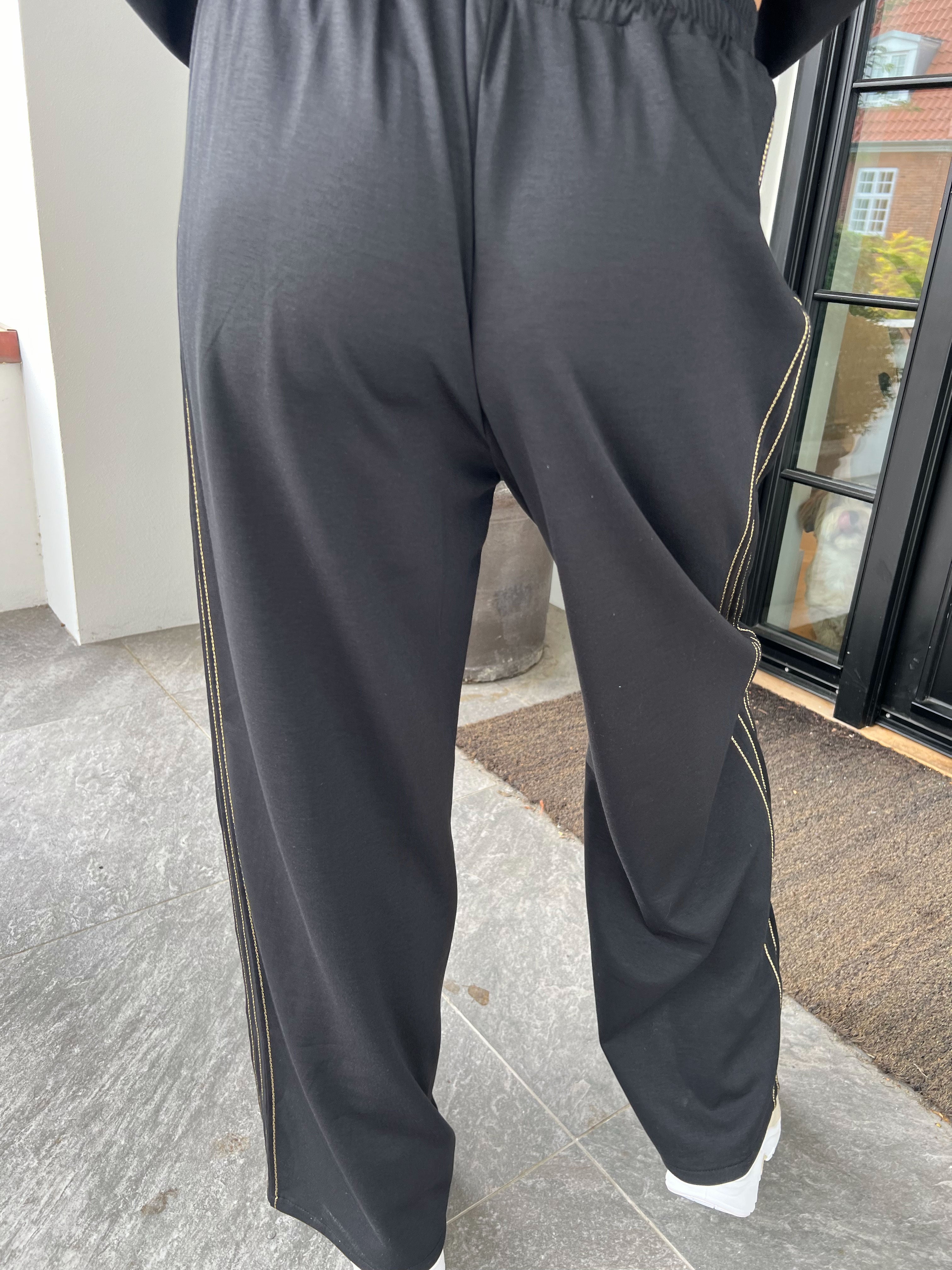 Dream NY - Plus size joggingsæt i viskose med glitrende NEW YORK-tekst på maven