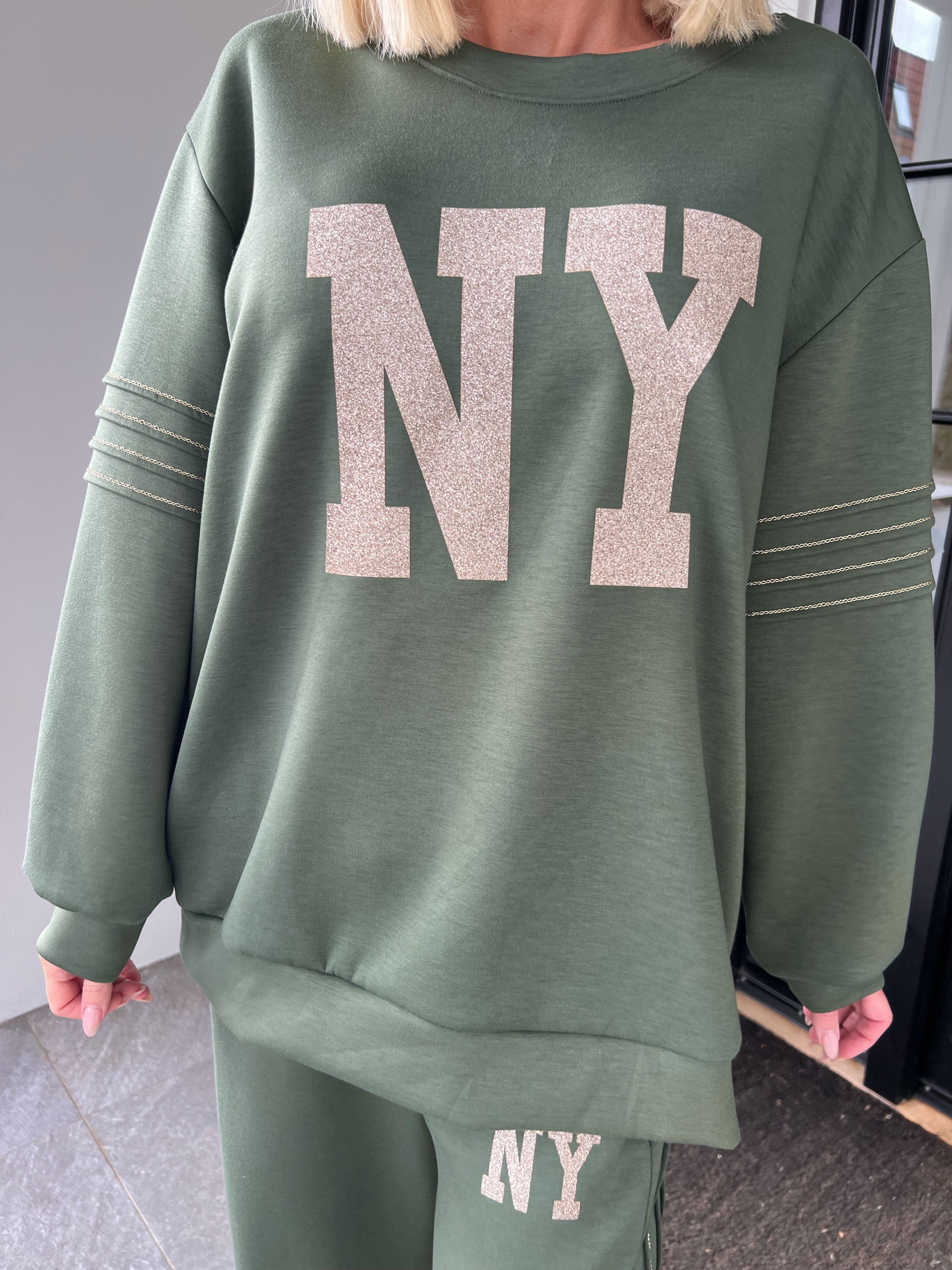 Dream NY - Plus size joggingsæt i viskose med glitrende NEW YORK-tekst på maven