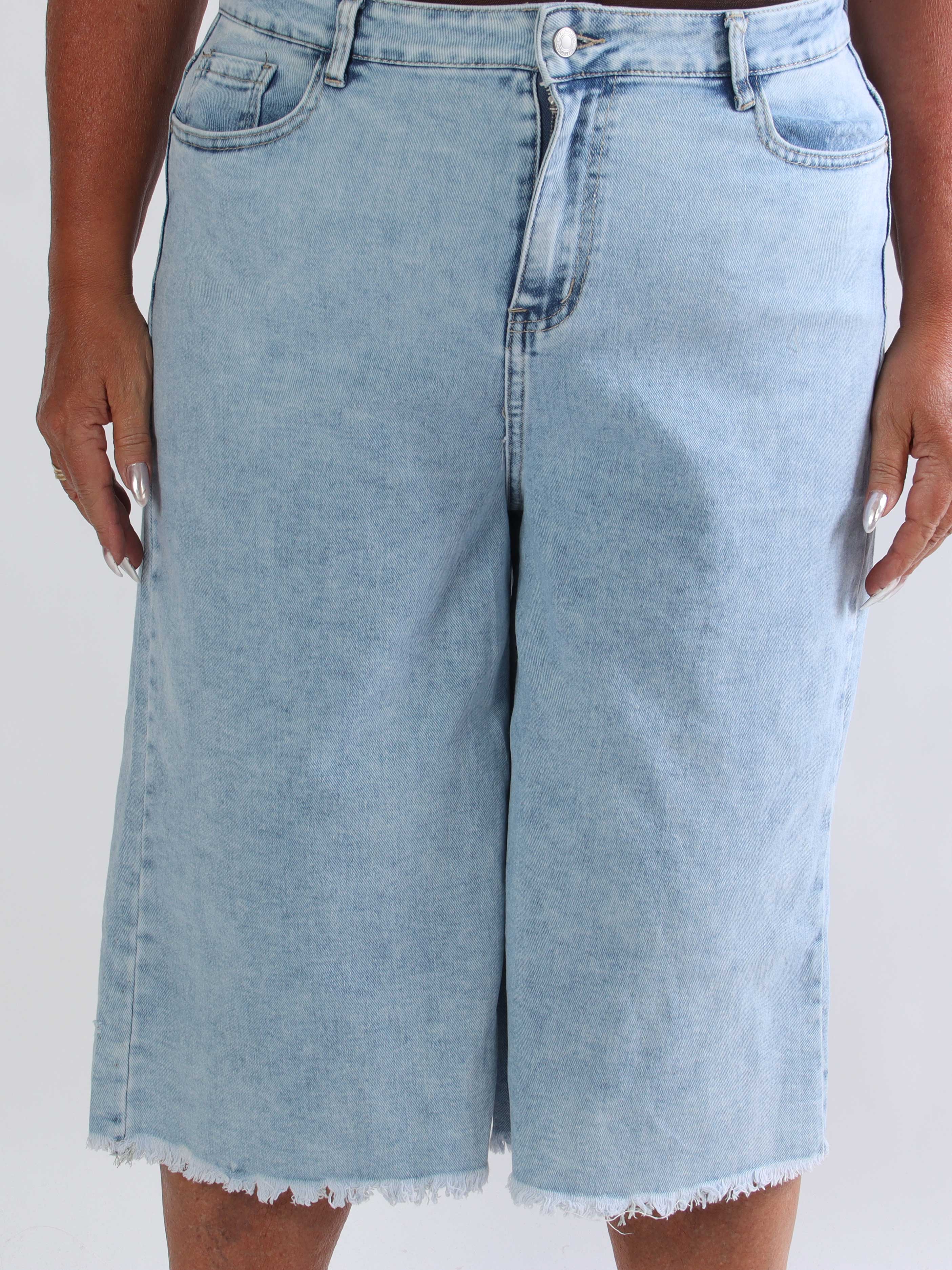 Kabrina - Knælange denimshorts med brede bukseben