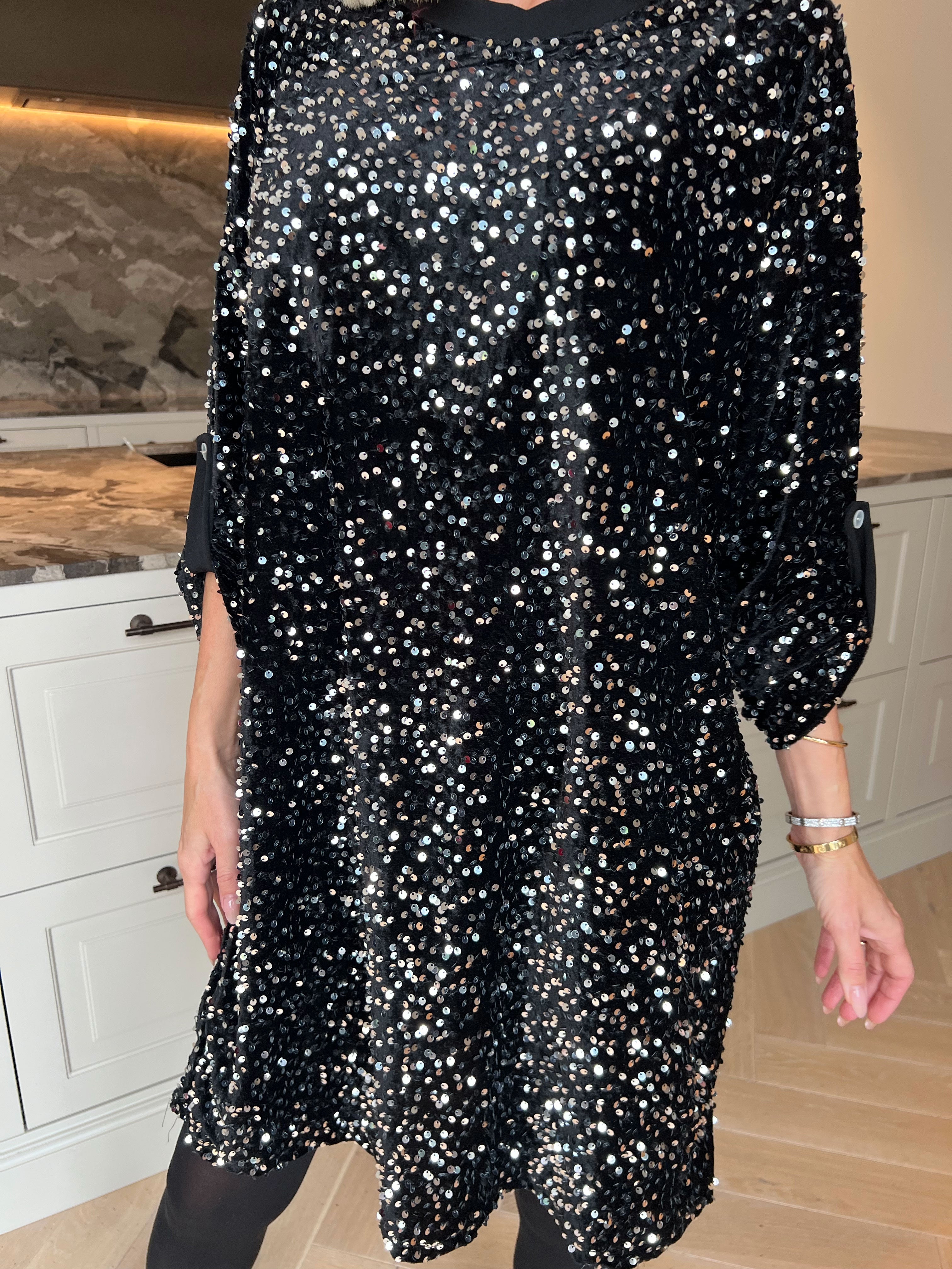 Ilaria - Blød velourkjole i viskose med festlige pailletter, der giver et glamourøst look