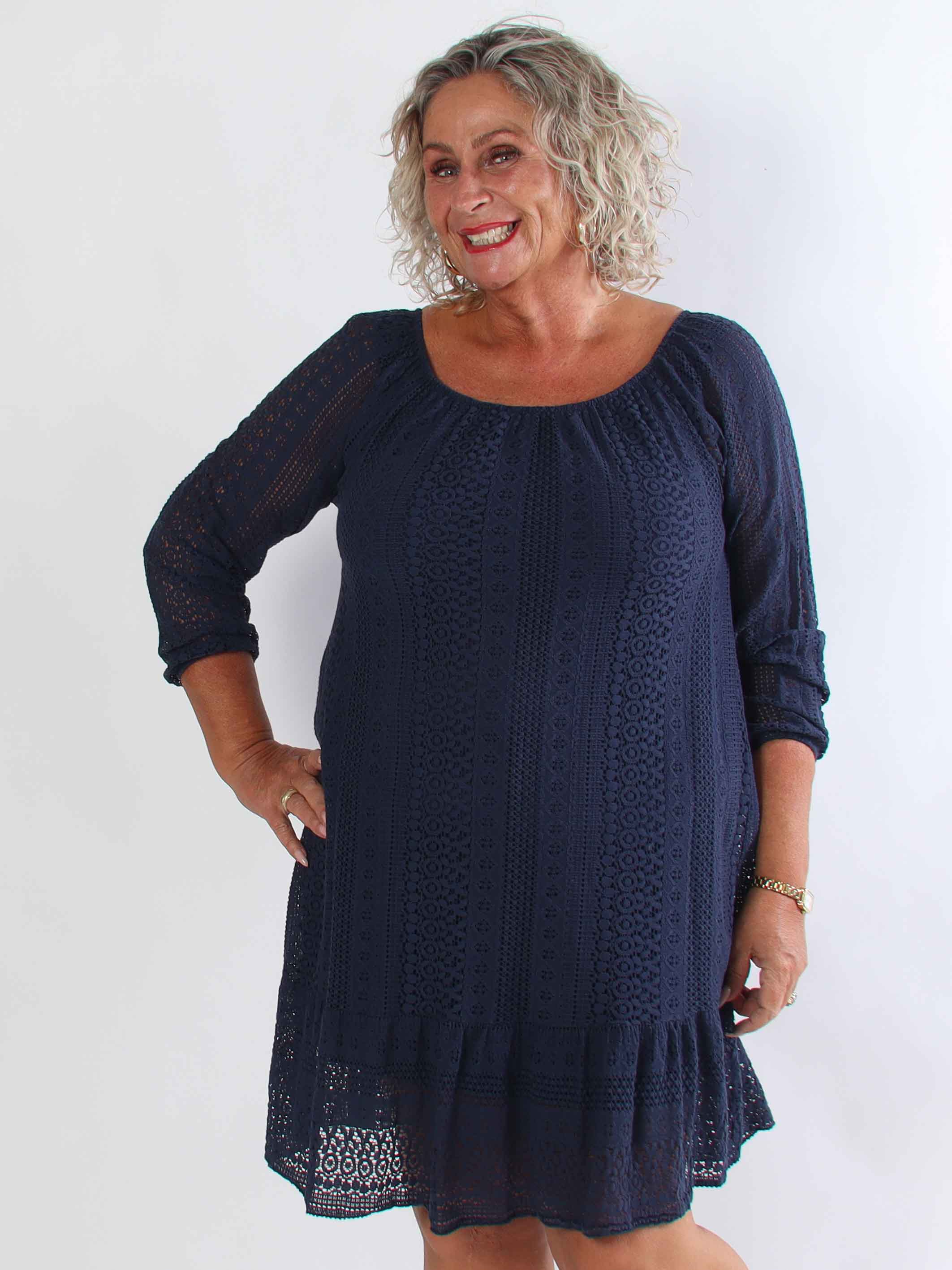 Galateia Long Sleeve - Feminin plus size kjole i blød bomuldsblonde