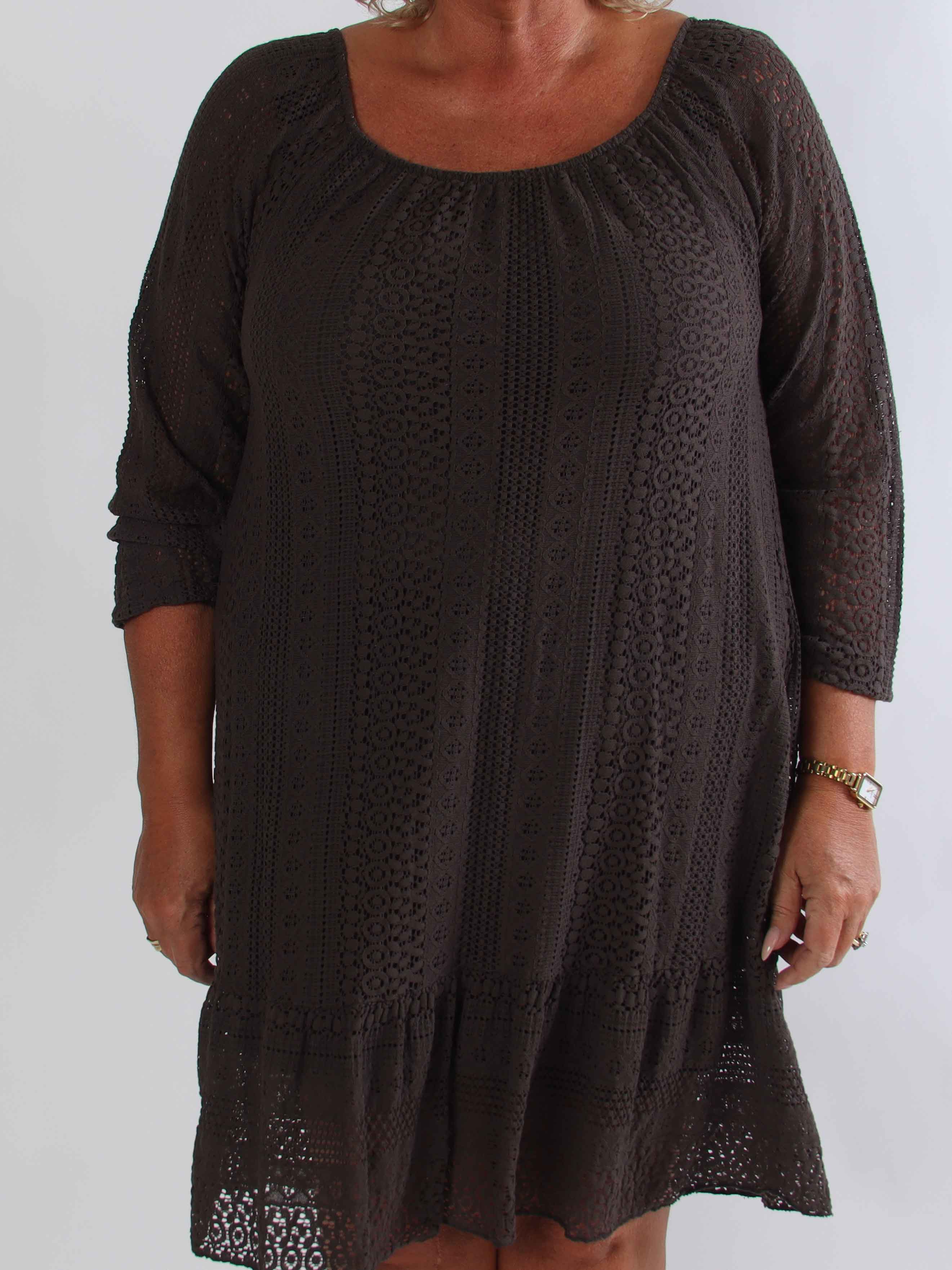 Galateia Long Sleeve - Feminin plus size kjole i blød bomuldsblonde