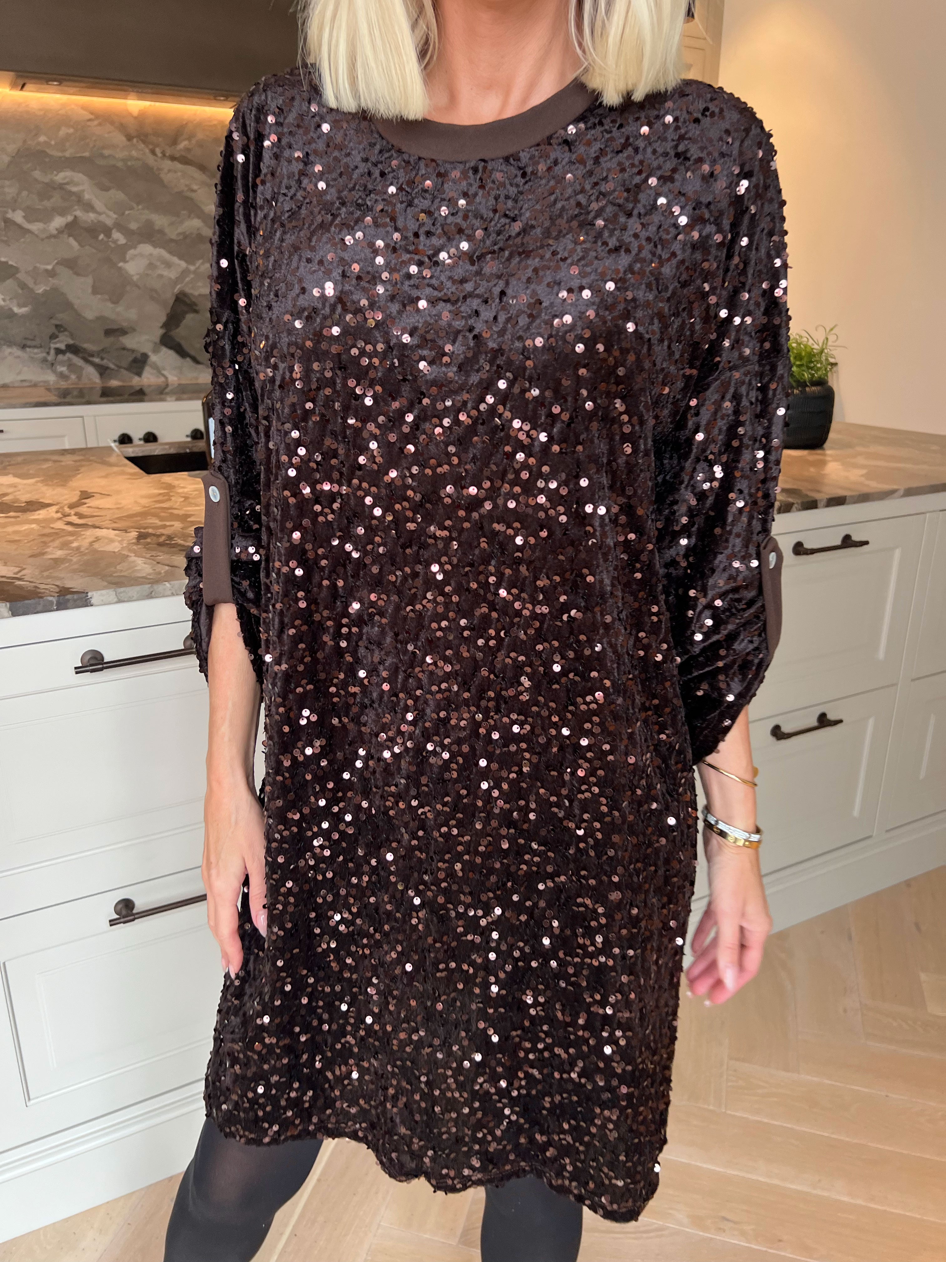 Ilaria - Blød velourkjole i viskose med festlige pailletter, der giver et glamourøst look