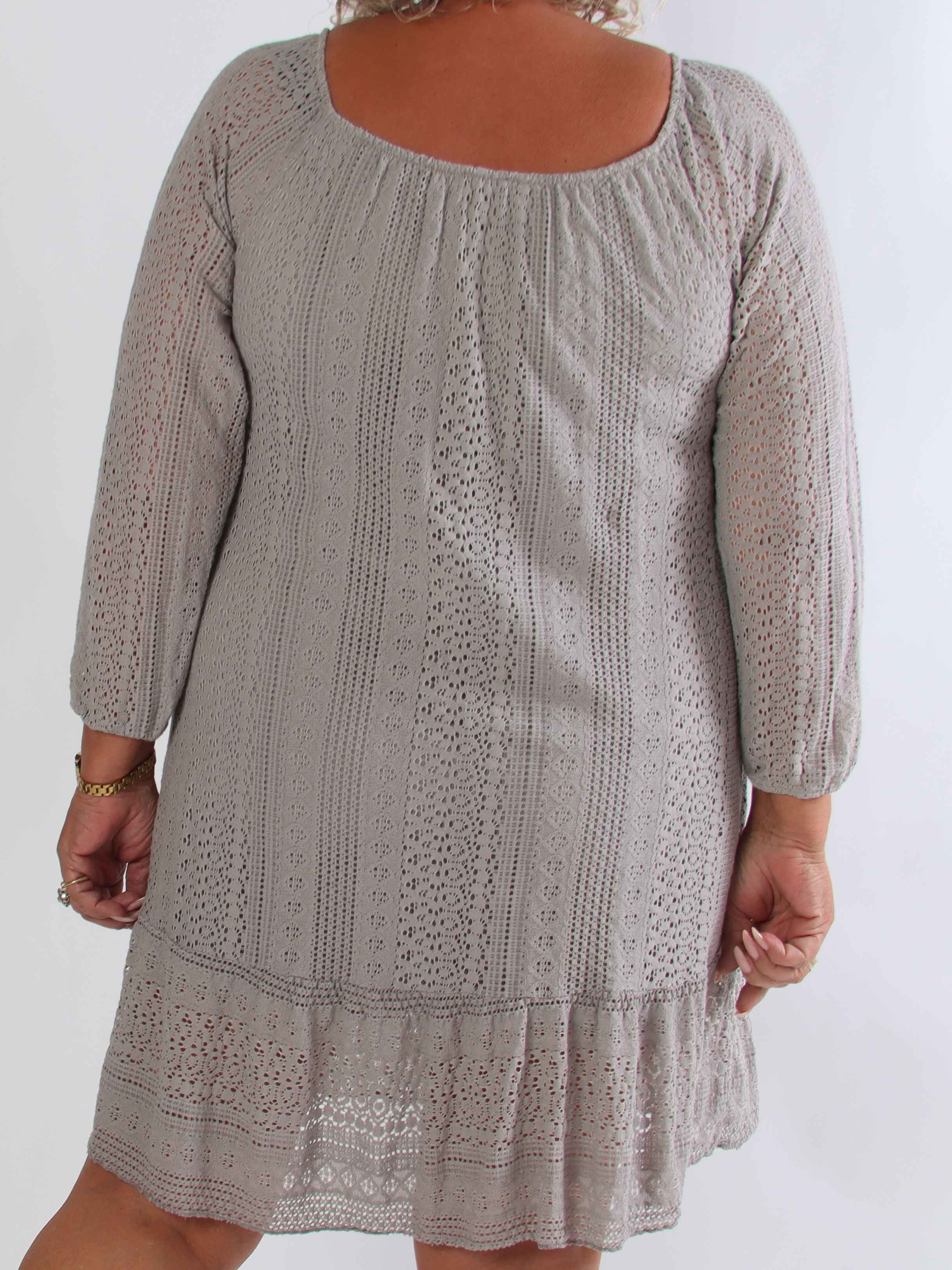 Galateia Long Sleeve - Feminin plus size kjole i blød bomuldsblonde