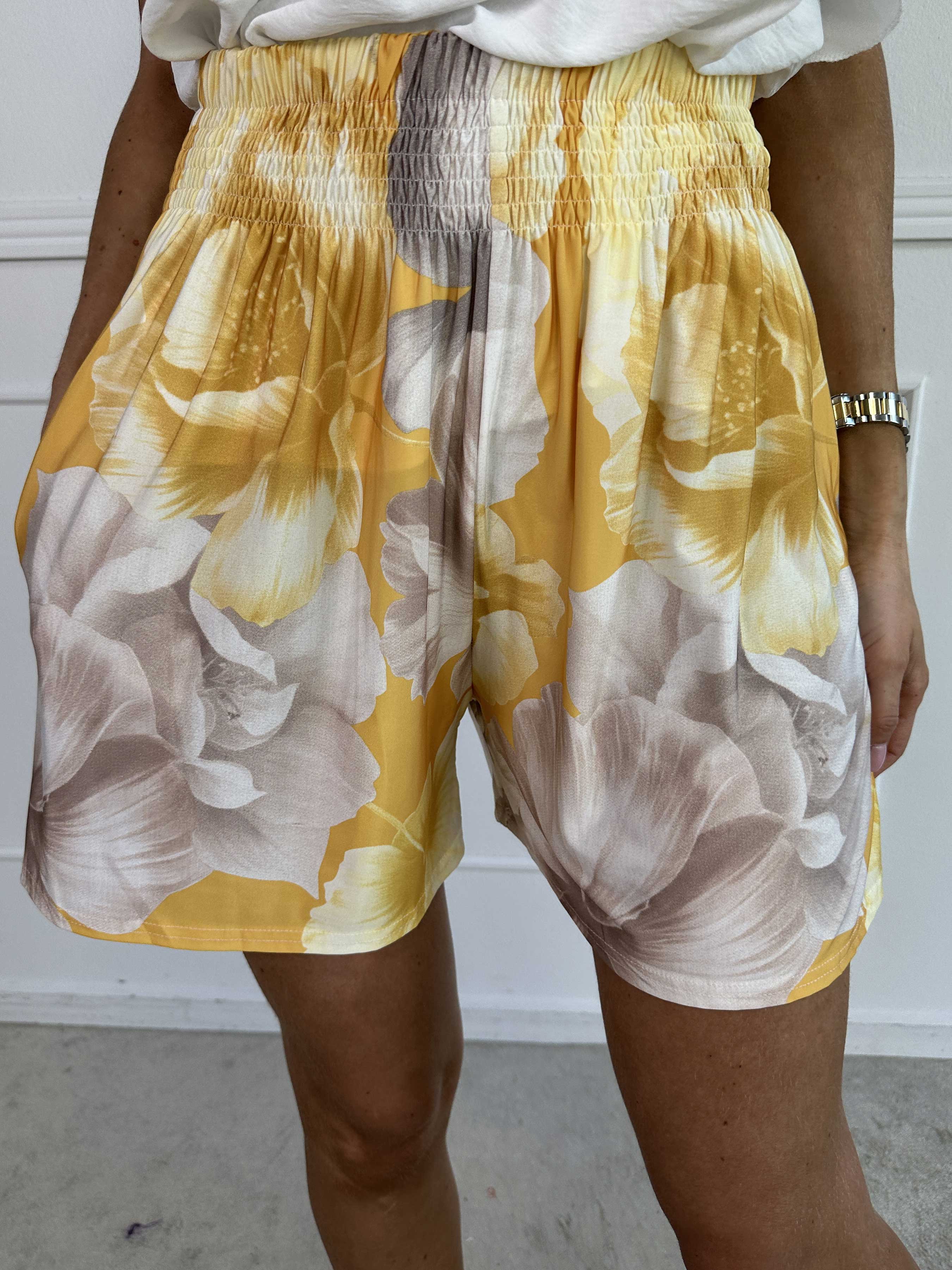 Pams Flower Shorts - Elastiske shorts med blomsterprint