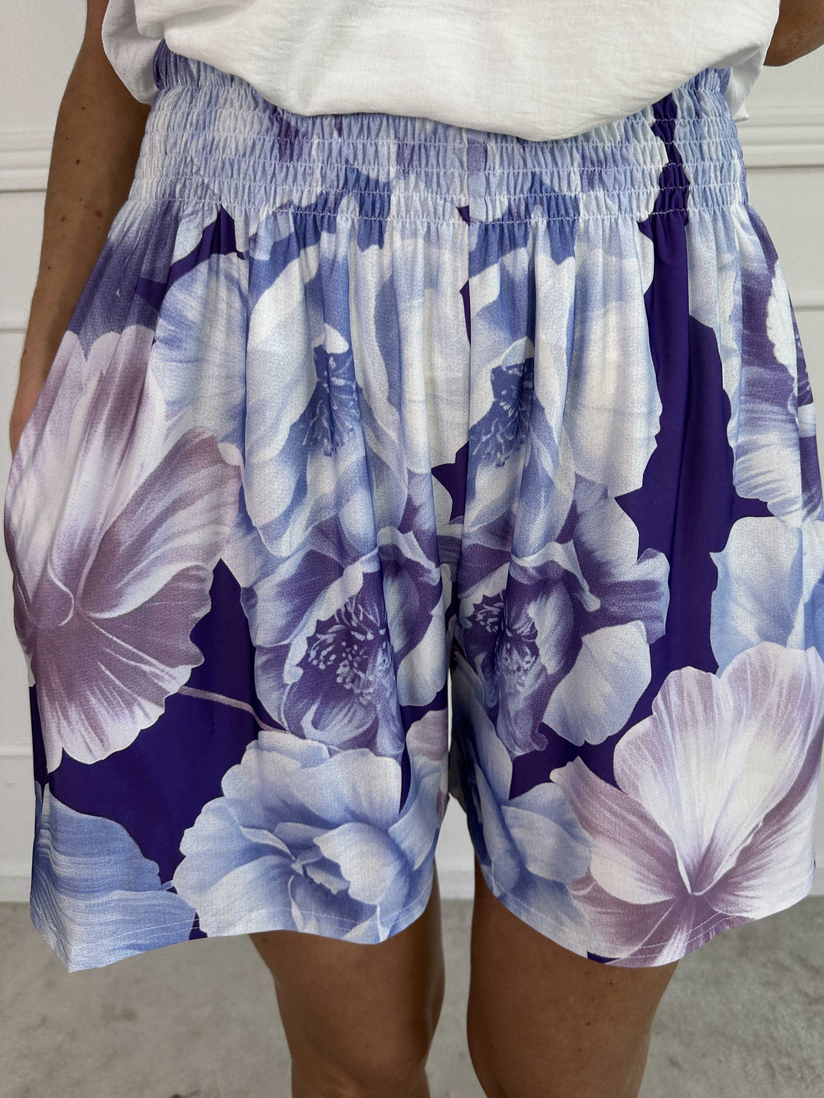 Pams Flower Shorts - Elastiske shorts med blomsterprint