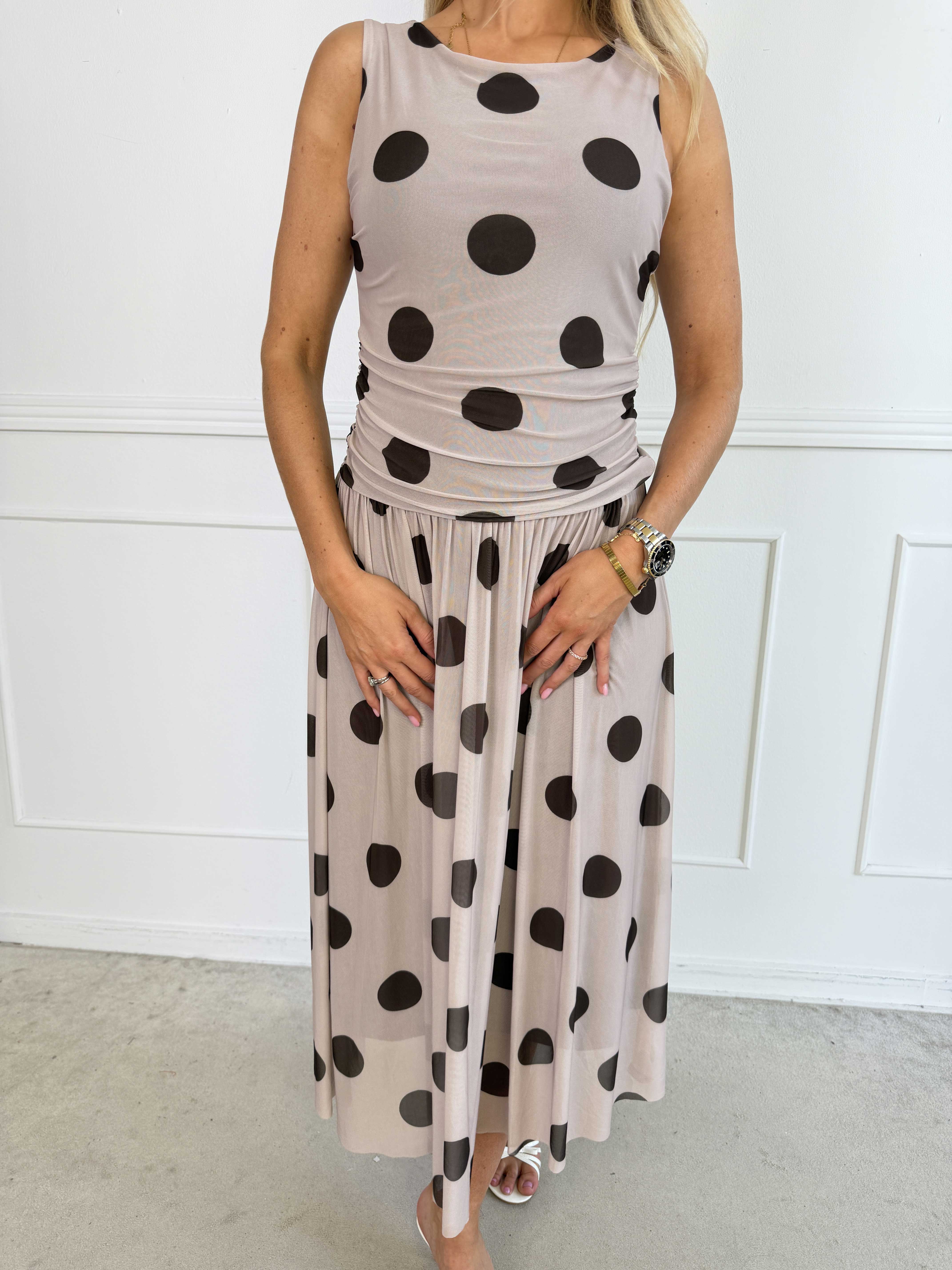 Hallie - Elegant stretchy kjole i mesh med prikker